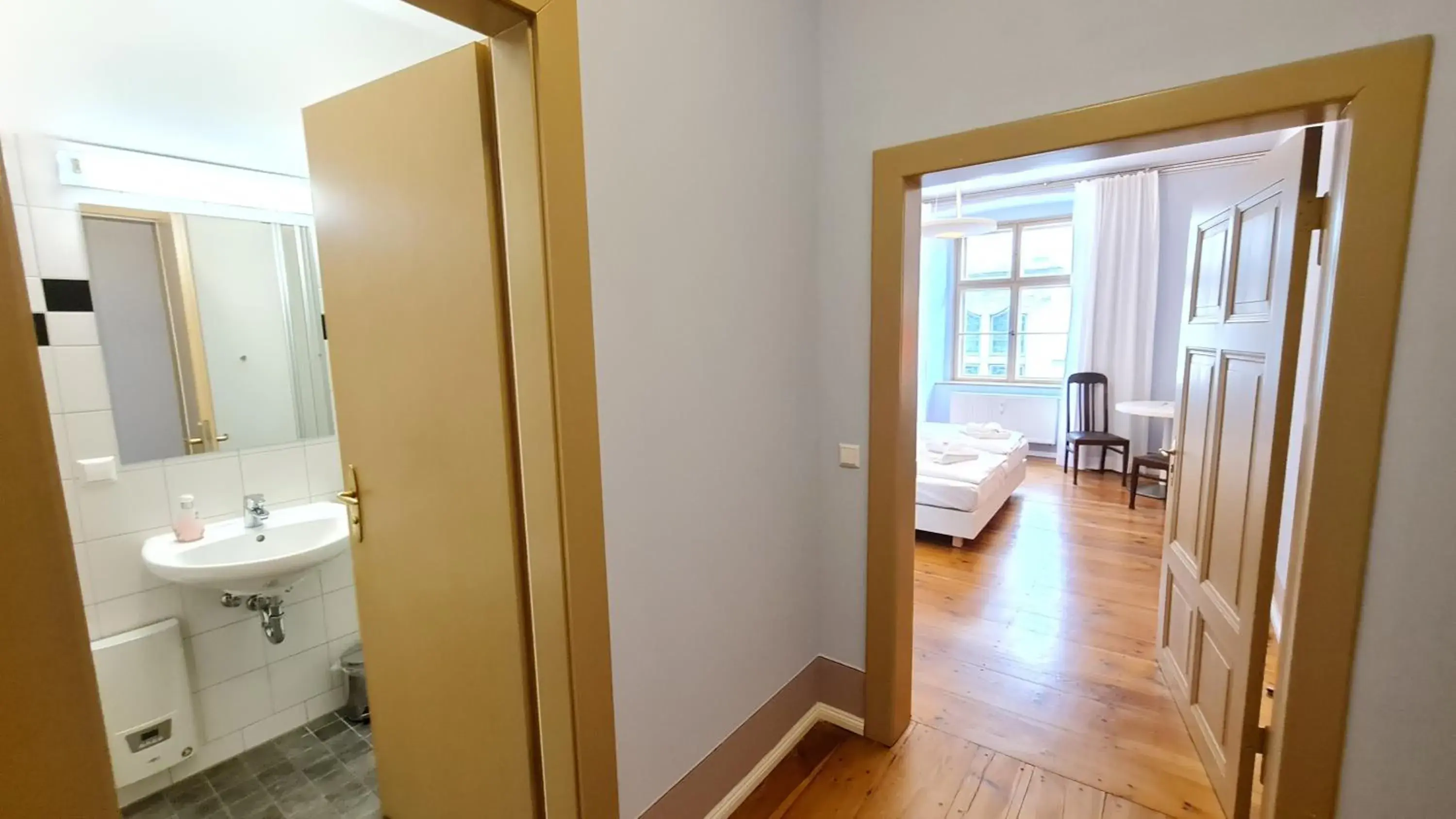 Staff, Bed in Hotel Cranach-Herberge City Centre Staff, Bed in Hotel Cranach-Herberge City Centre