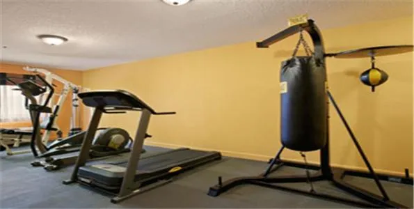 Fitness centre/facilities in Royalton Inn & Suites Upper Sandusky