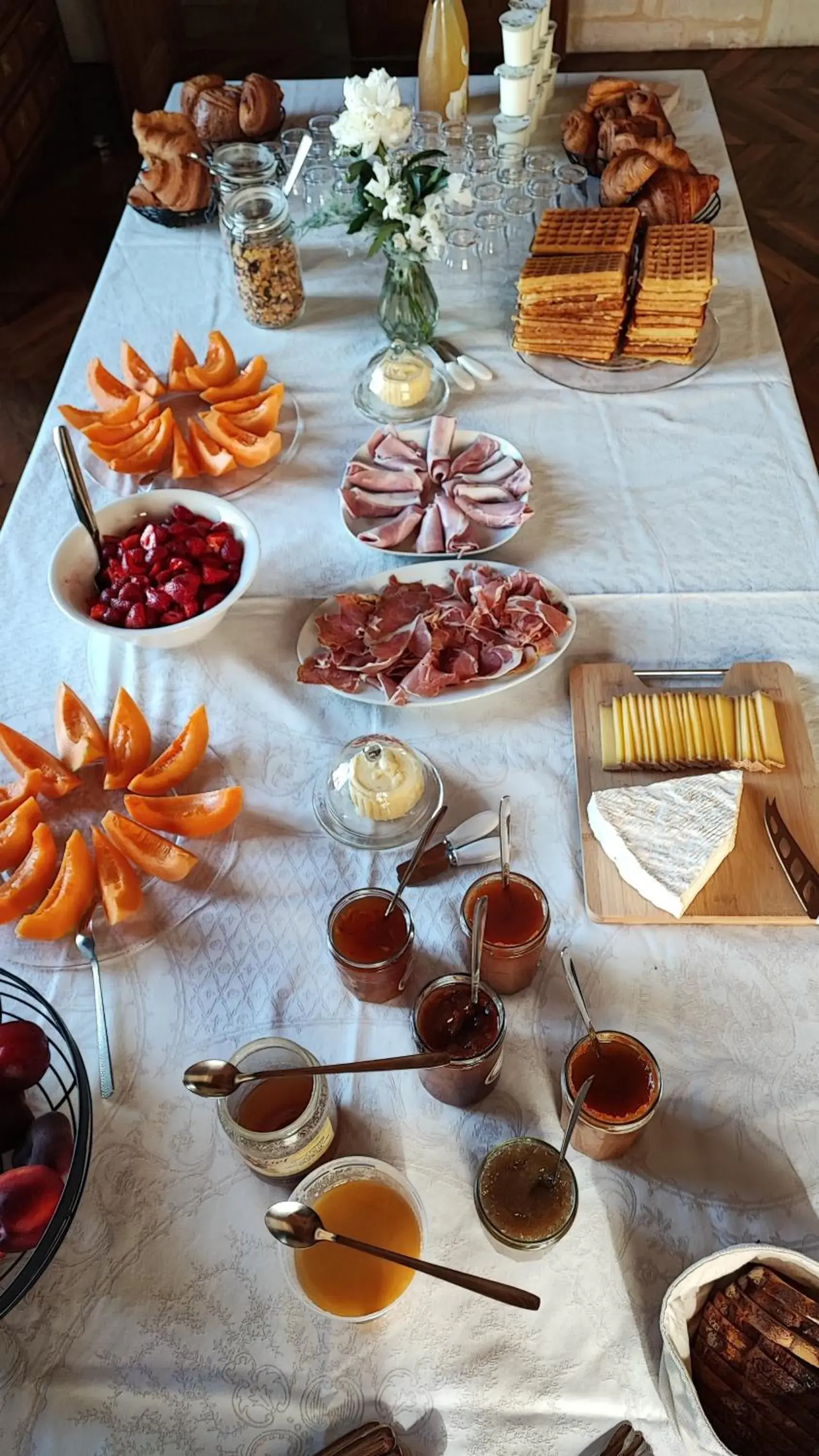 Breakfast in La Maison Forte Breakfast in La Maison Forte