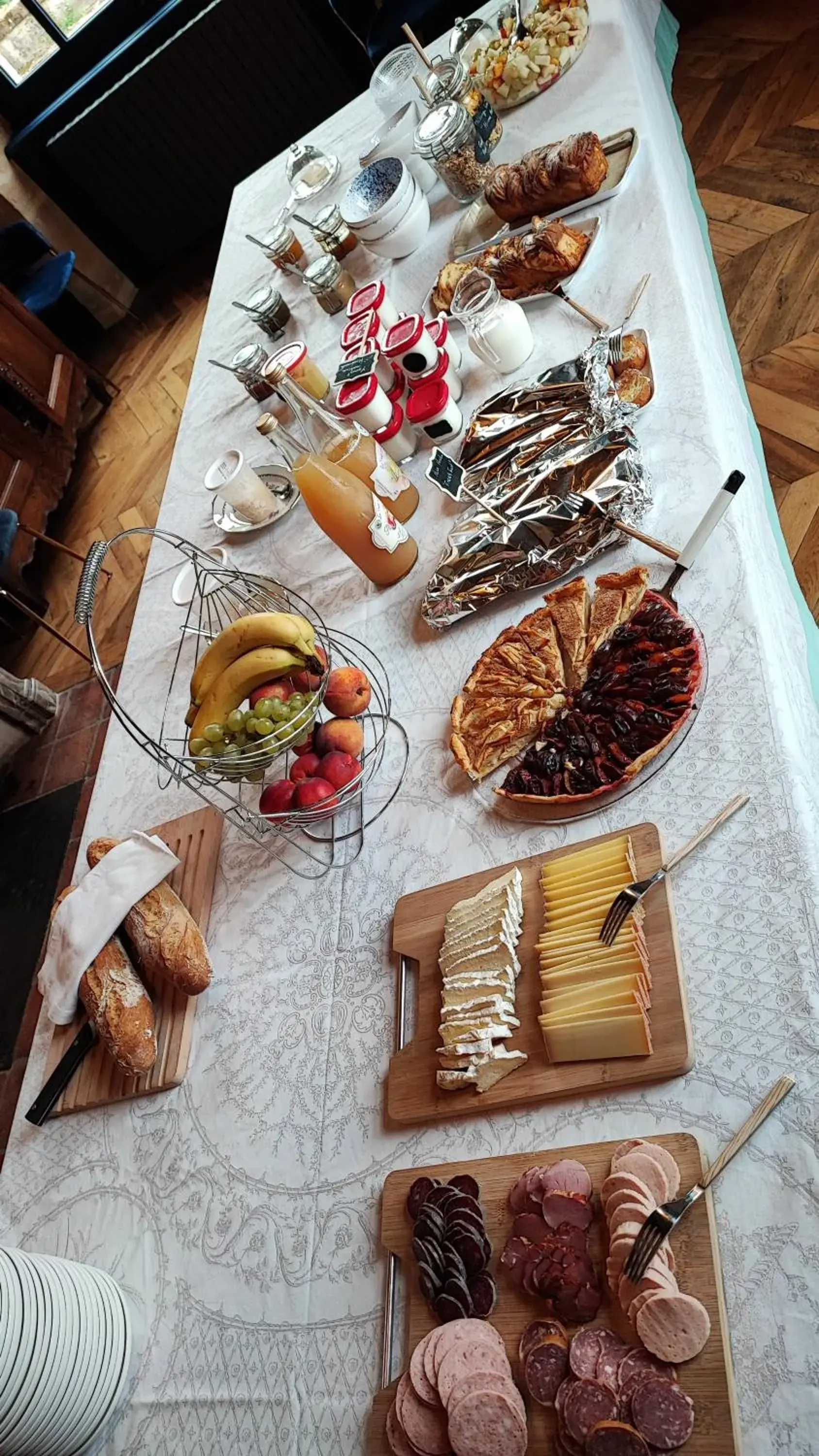 Breakfast in La Maison Forte Breakfast in La Maison Forte