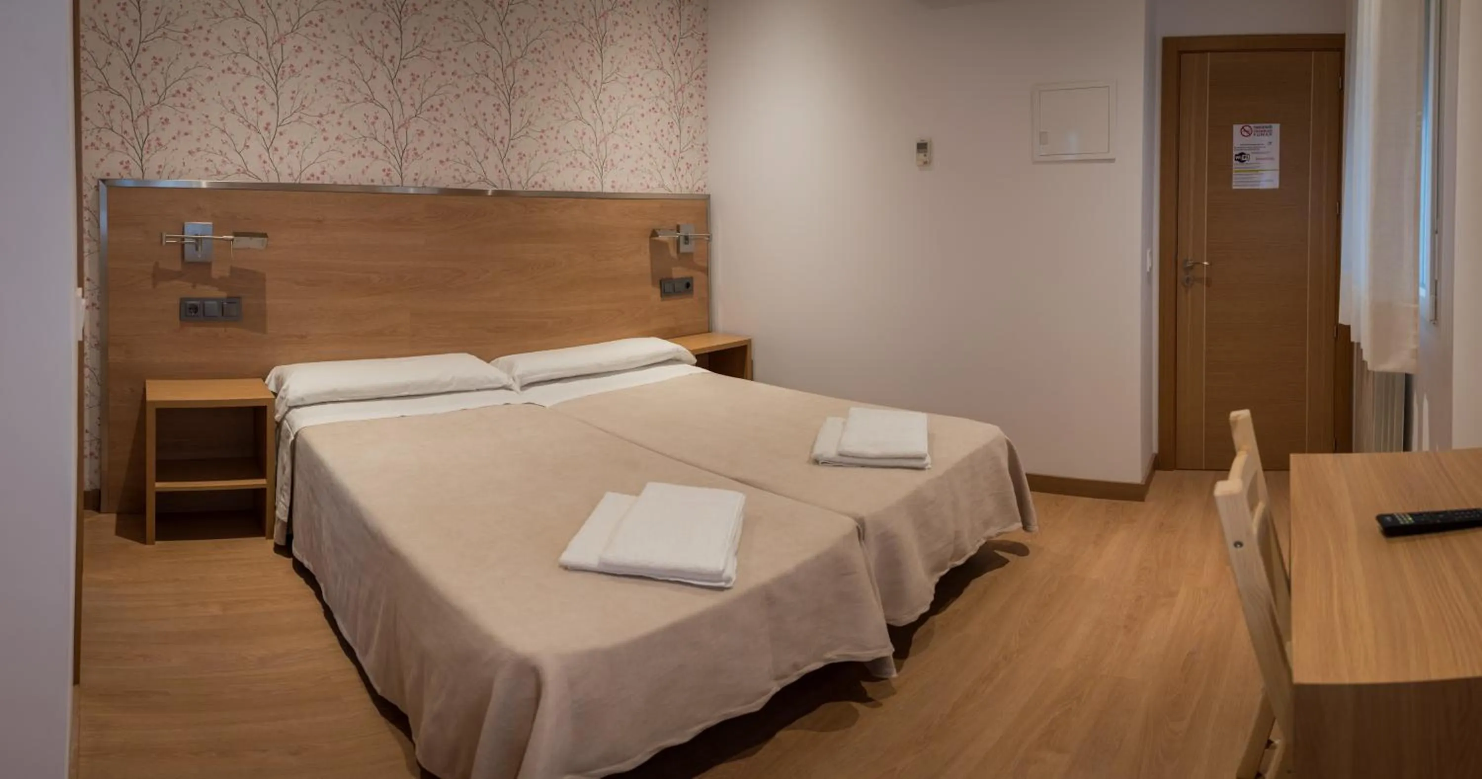 Bedroom, Bed in Hostal San Antonio