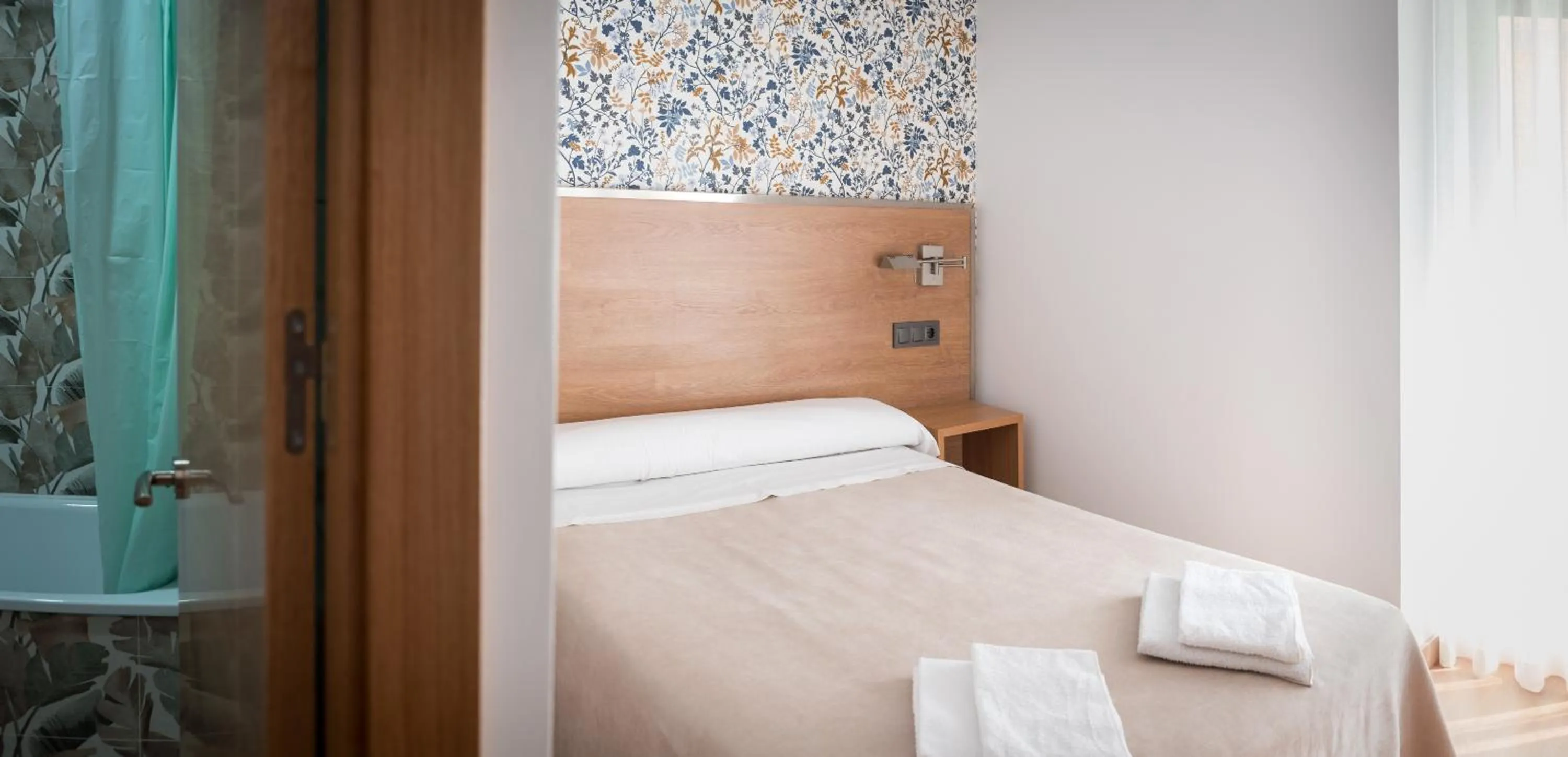 Bedroom, Bed in Hostal San Antonio