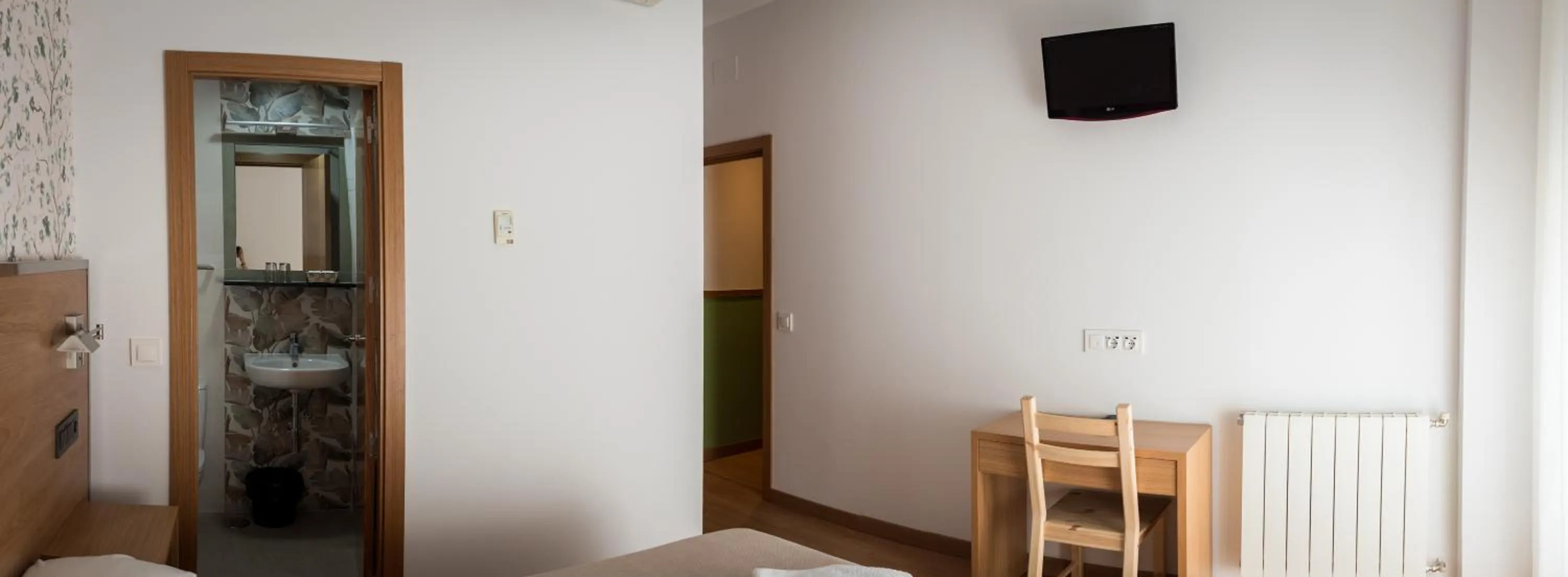 Bedroom, Bed in Hostal San Antonio