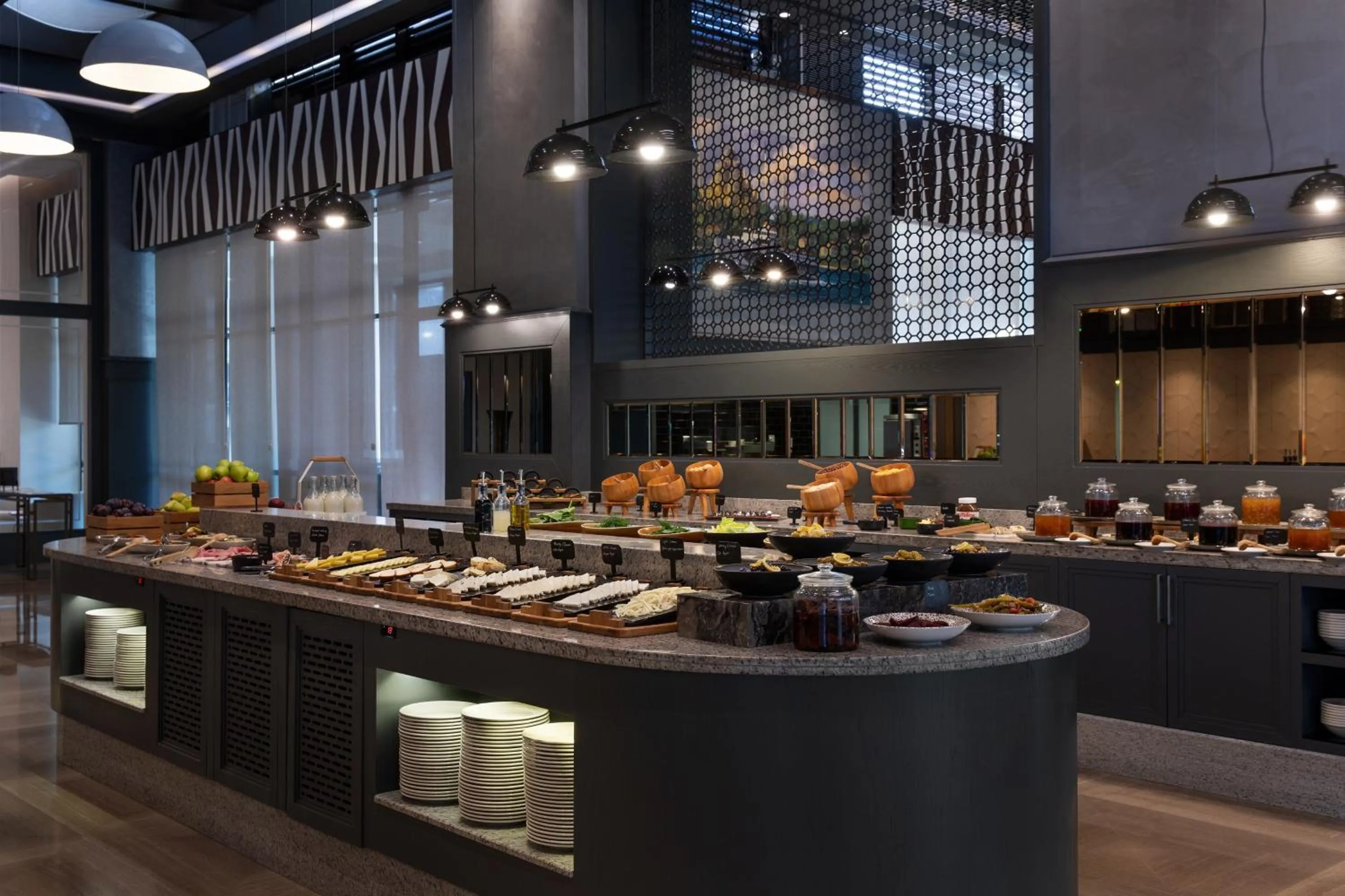 Restaurant/places to eat in Sheraton Istanbul City Center