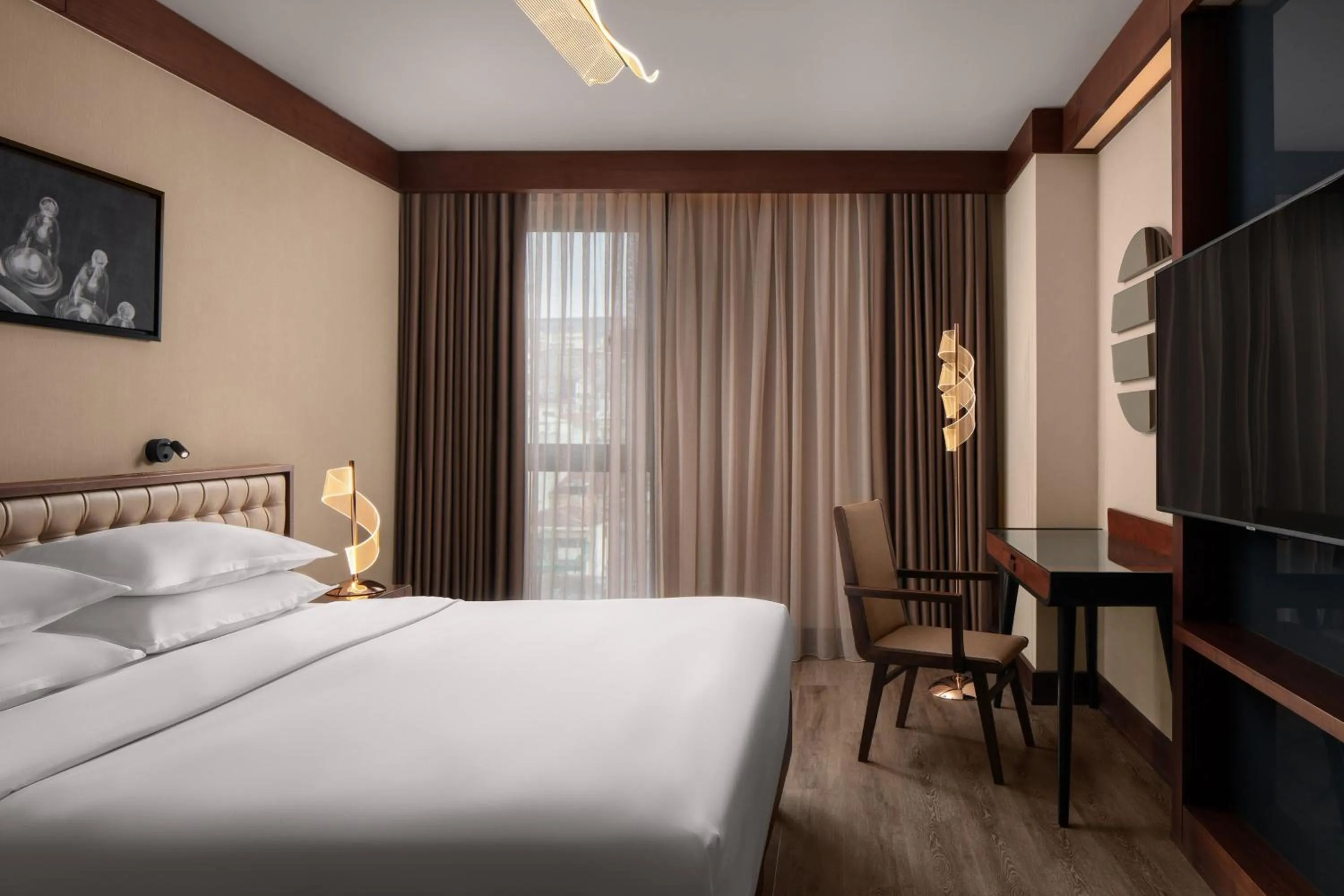 Photo of the whole room, Bed in Sheraton Istanbul City Center