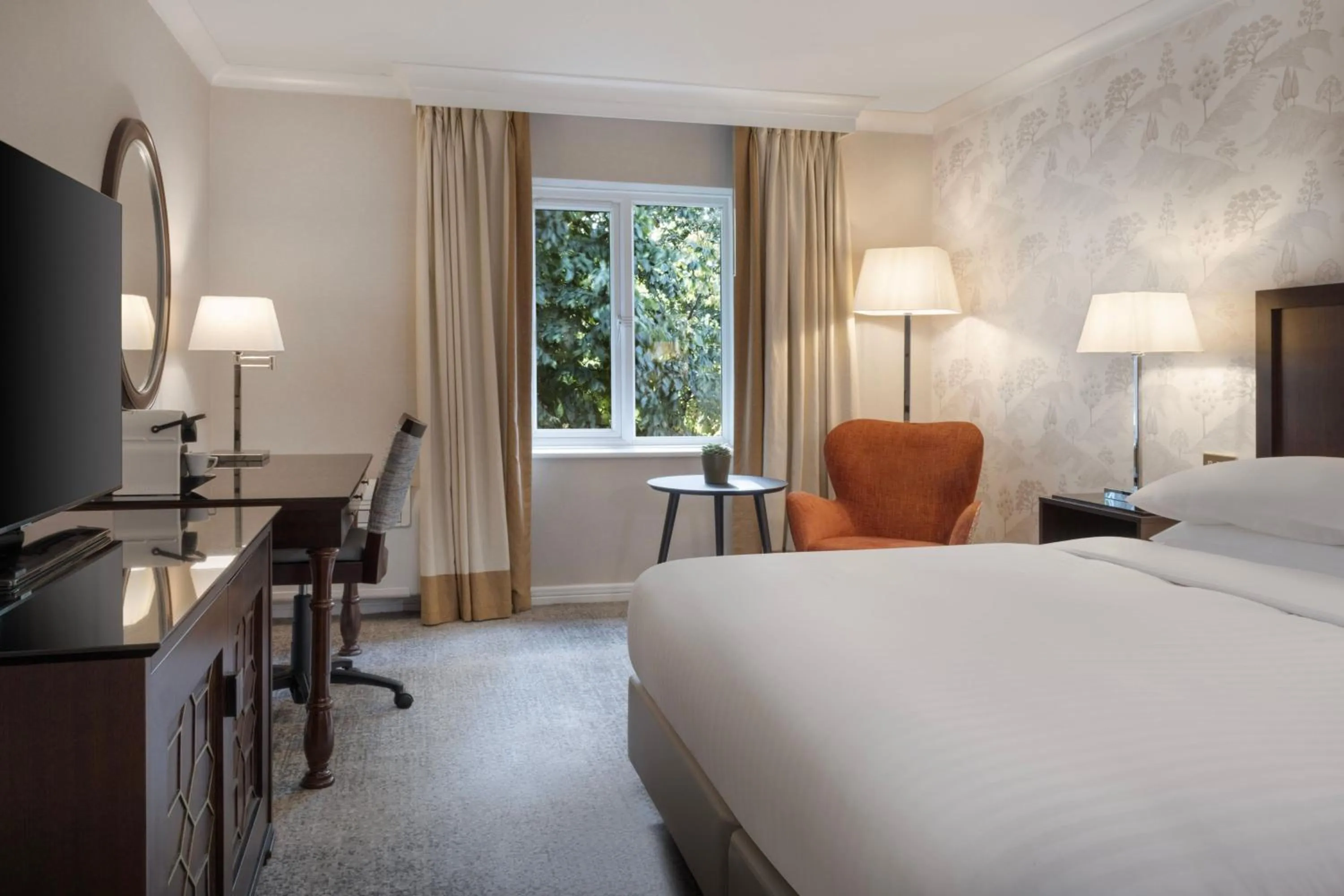 Photo of the whole room, Bed in Delta Hotels by Marriott Tudor Park Country Club