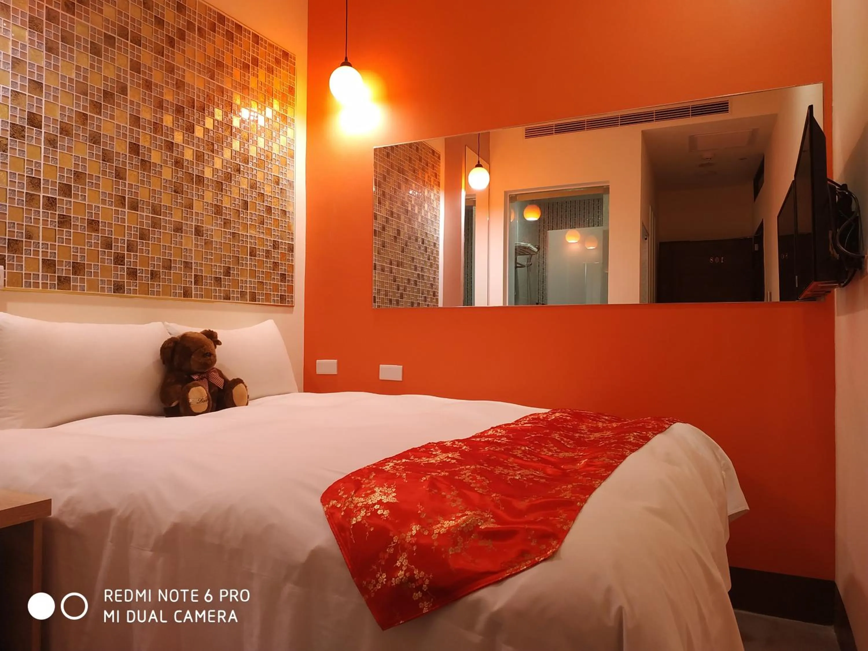 Photo of the whole room, Bed in Sun Moon Lake Crown Yu Hotel