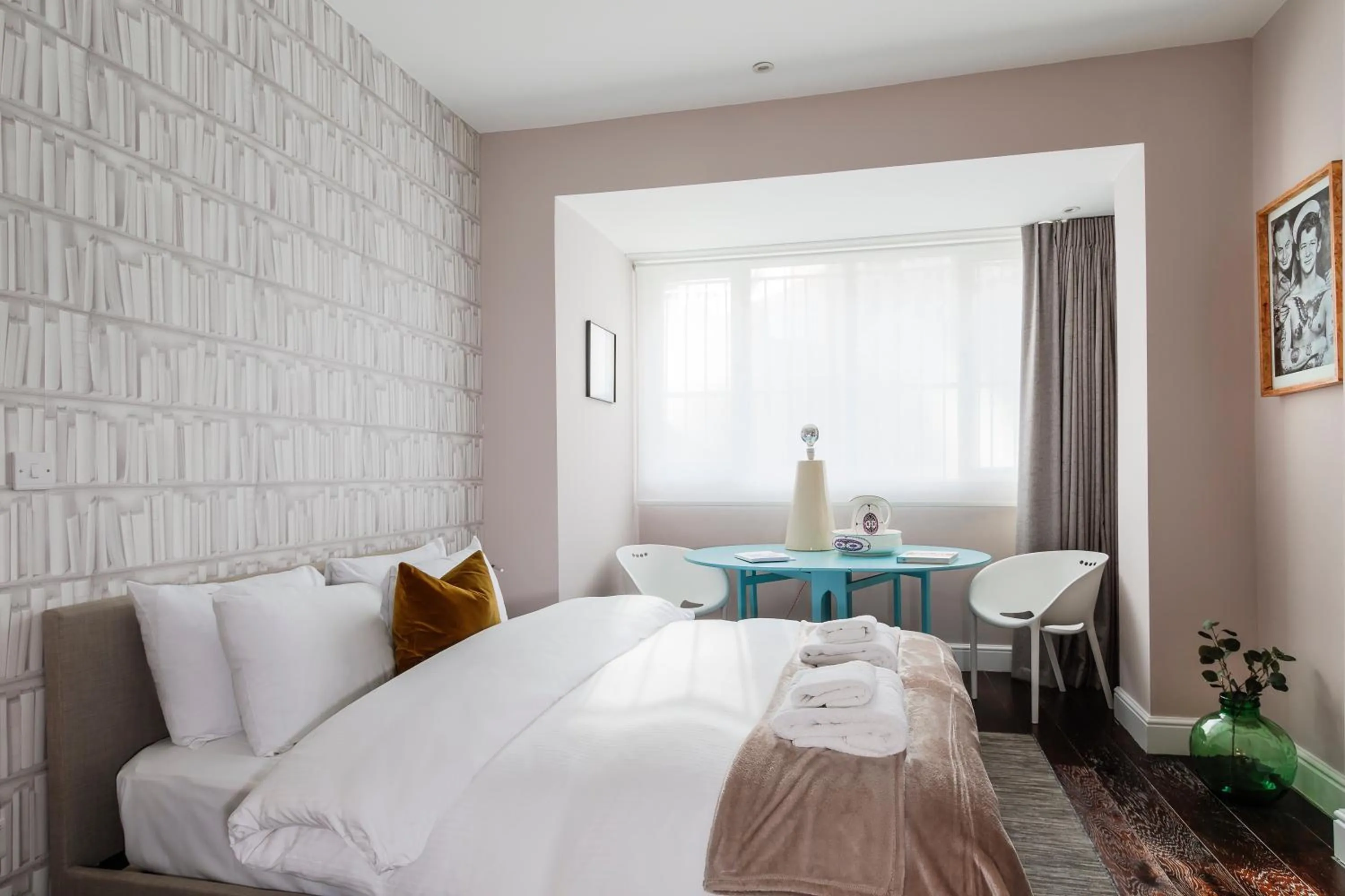 Bed in The Knaresborough by Nestor