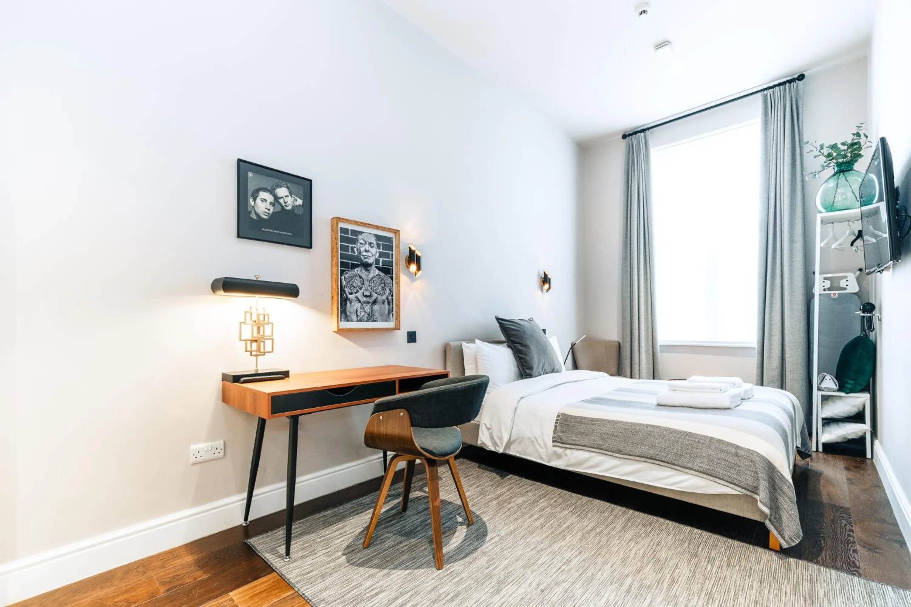 Bed in The Knaresborough by Nestor