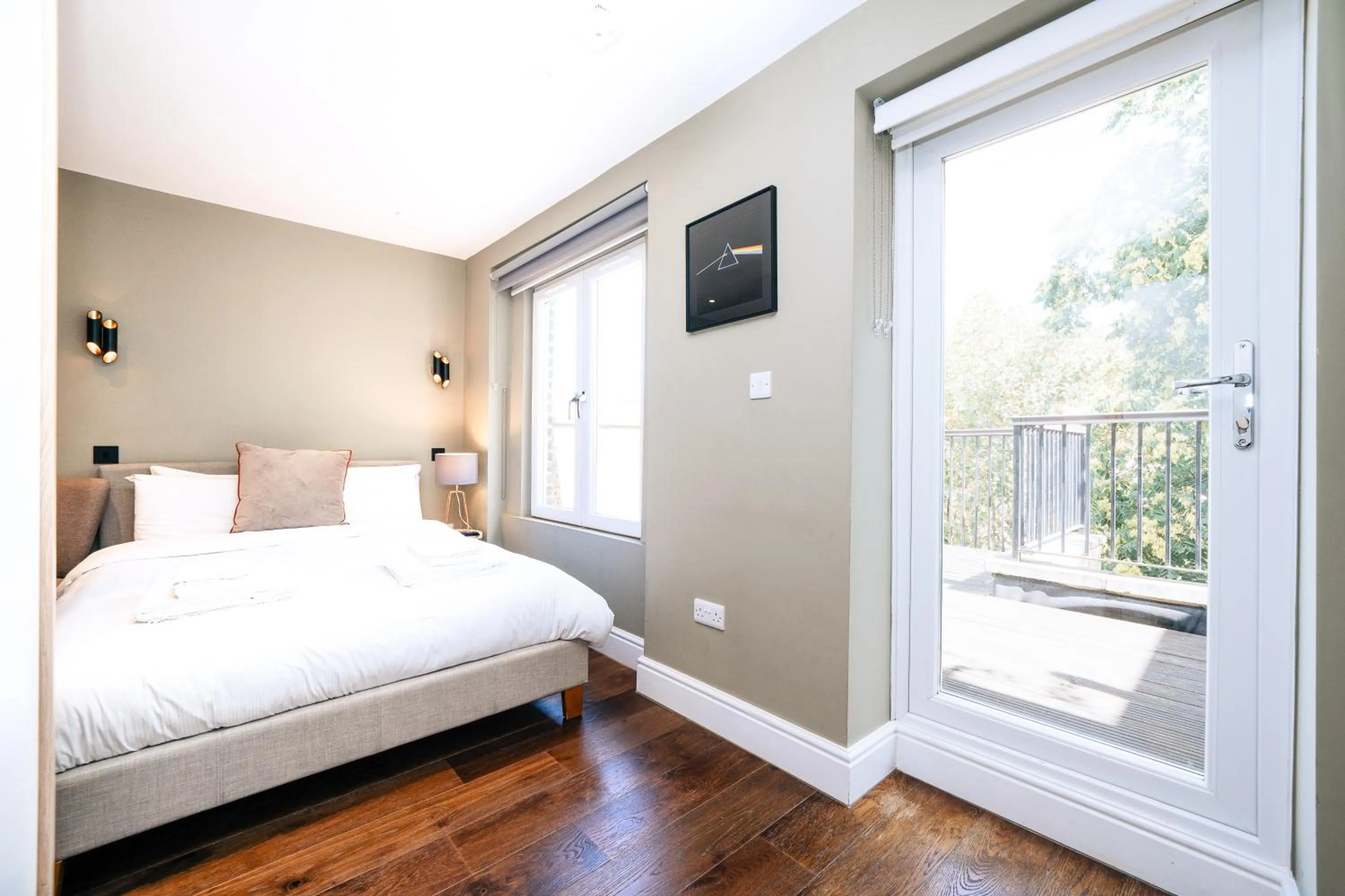 Bed in The Knaresborough by Nestor