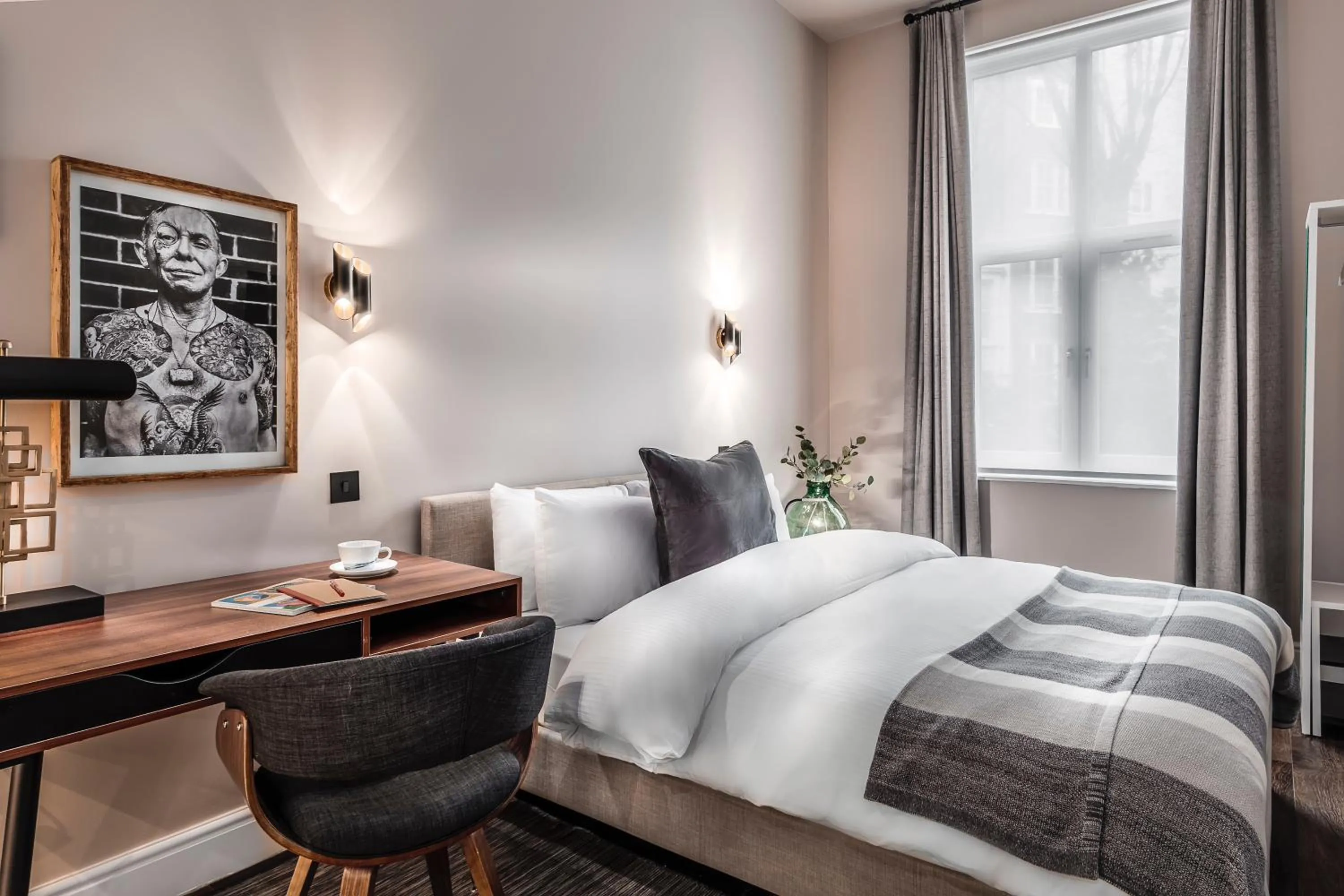 Bed in The Knaresborough by Nestor