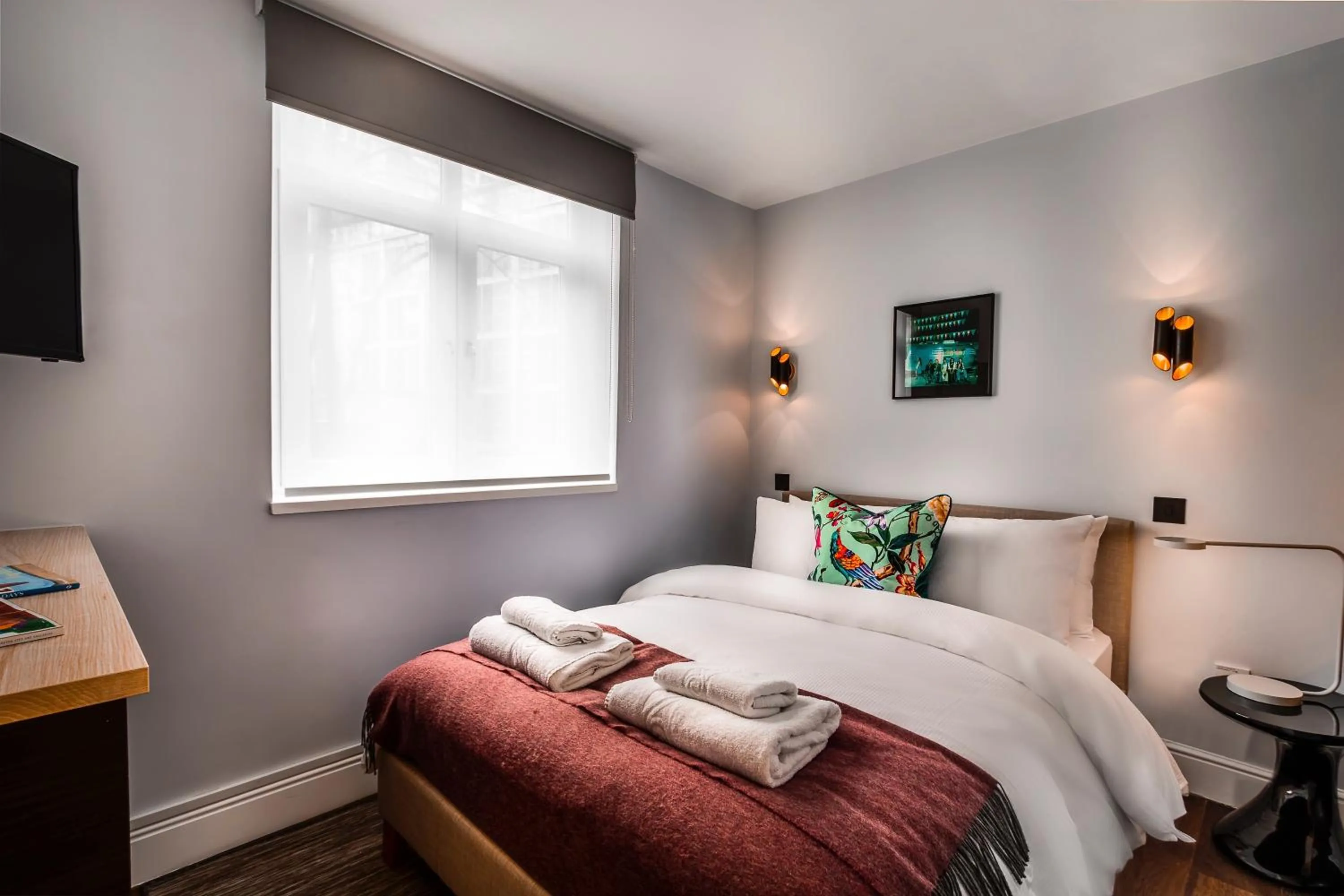 Bed in The Knaresborough by Nestor