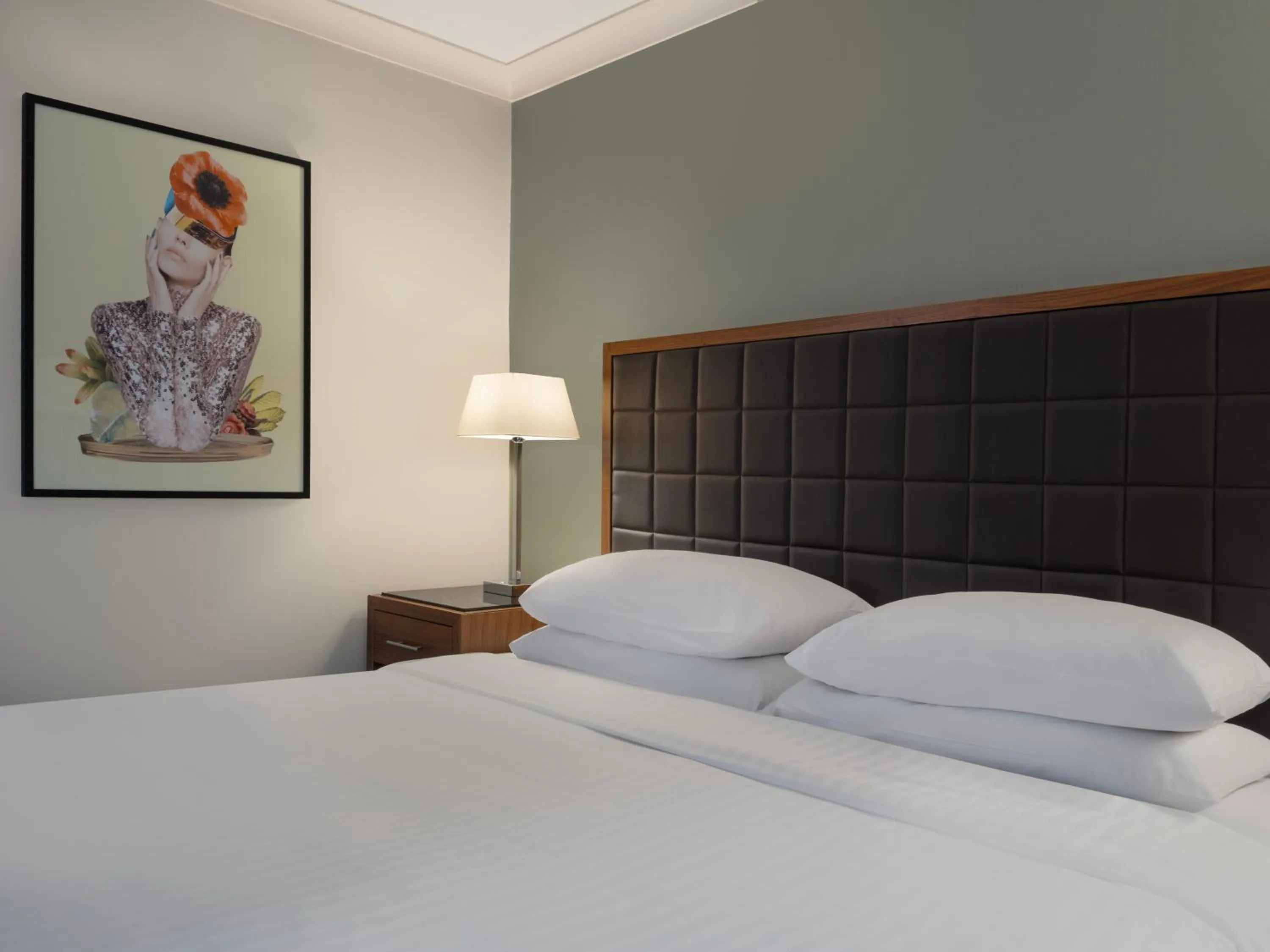 Bedroom, Bed in Delta Hotels by Marriott Peterborough