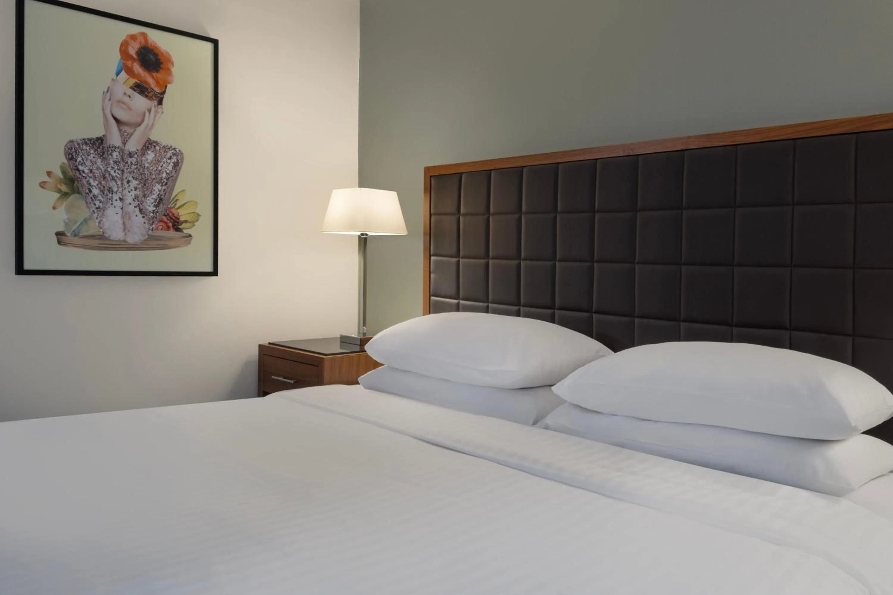 Photo of the whole room, Bed in Delta Hotels by Marriott Peterborough