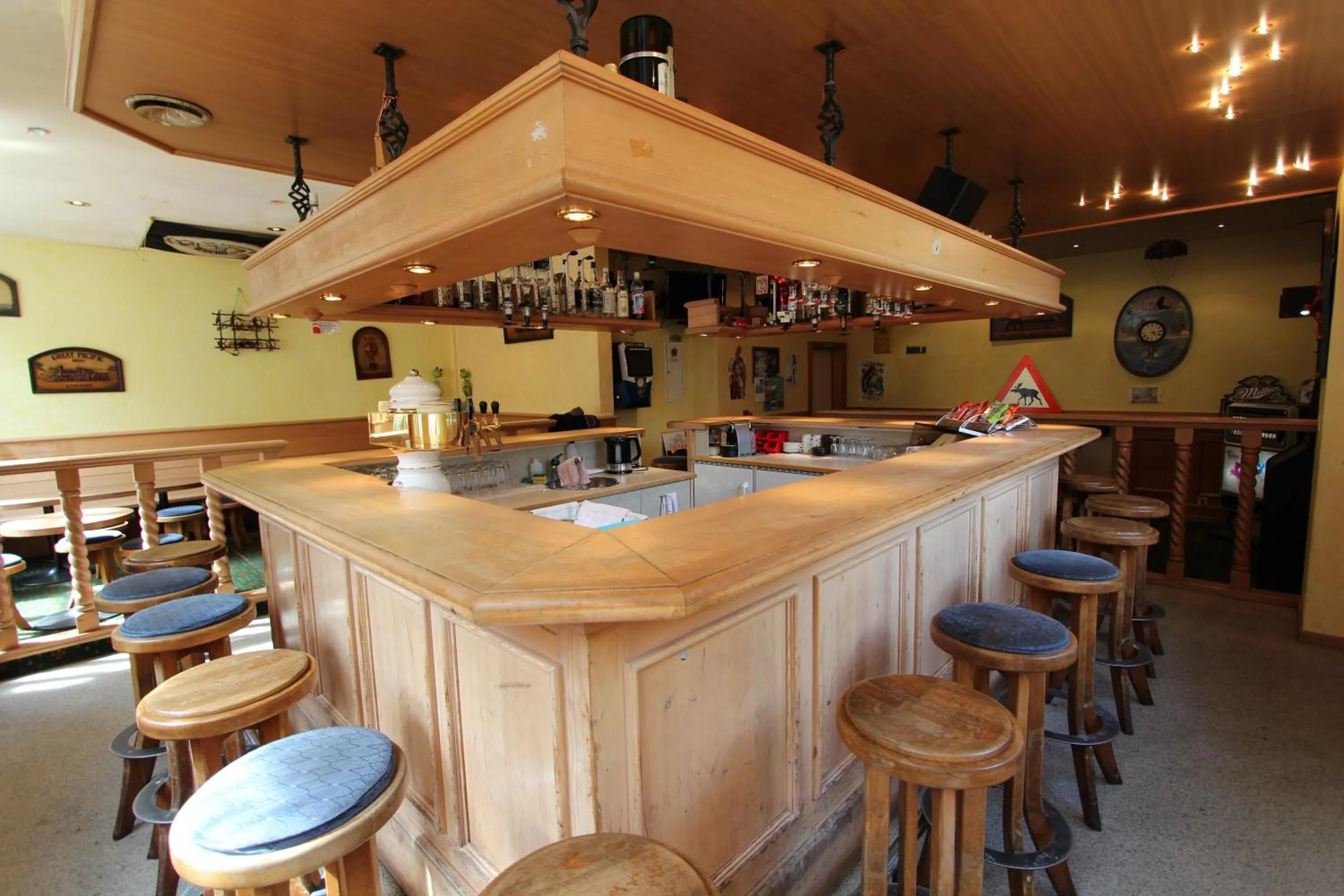 Lounge or bar in Hotel-Restaurant Alpina