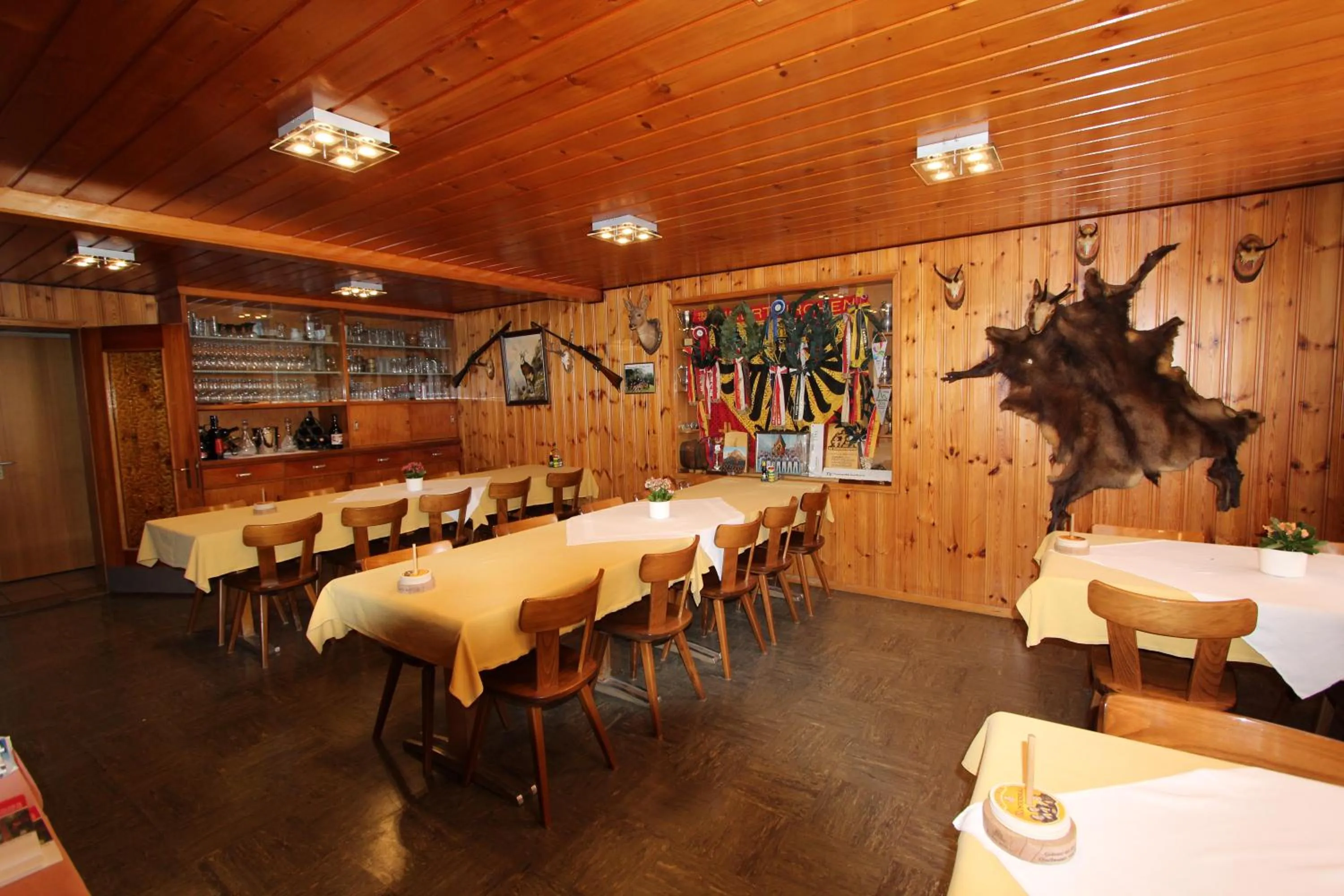 Restaurant/places to eat in Hotel-Restaurant Alpina