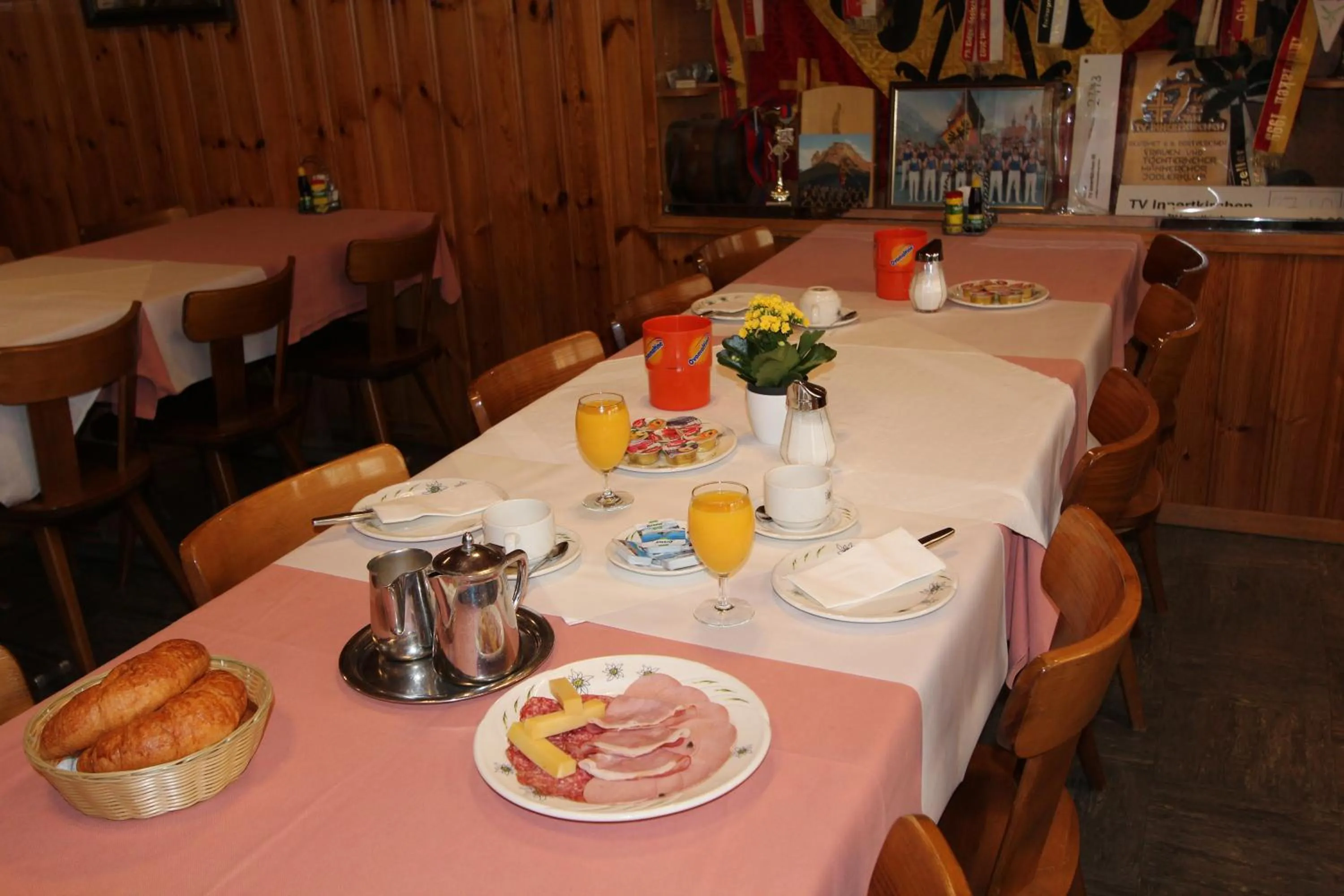 Continental breakfast in Hotel-Restaurant Alpina