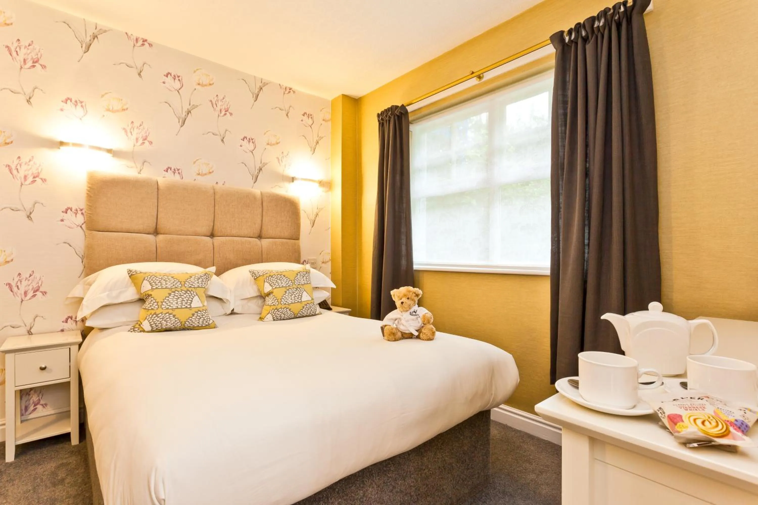 Photo of the whole room, Bed in Windermere Hillthwaite Hotel