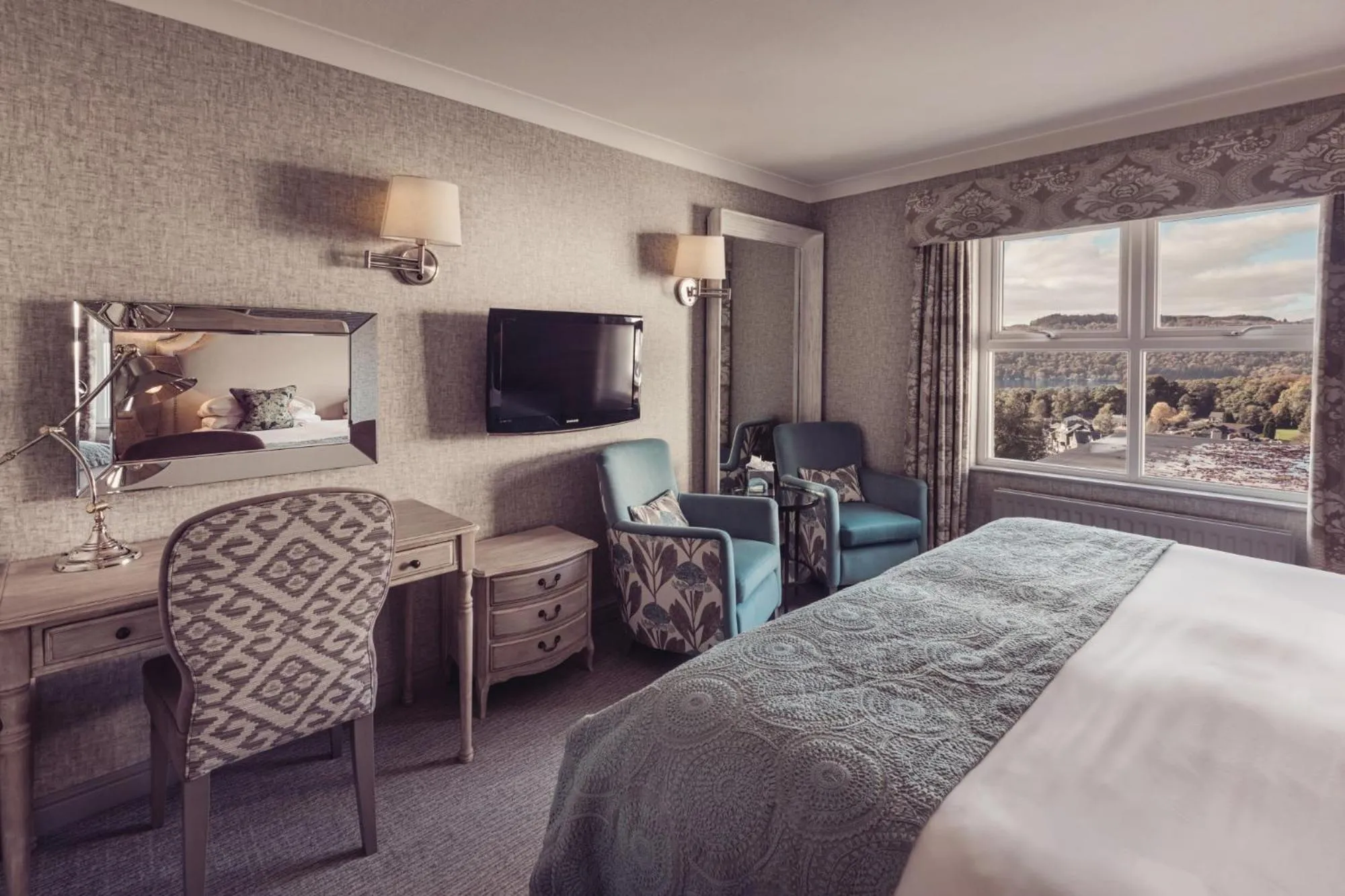 Photo of the whole room, Bed in Windermere Hillthwaite Hotel