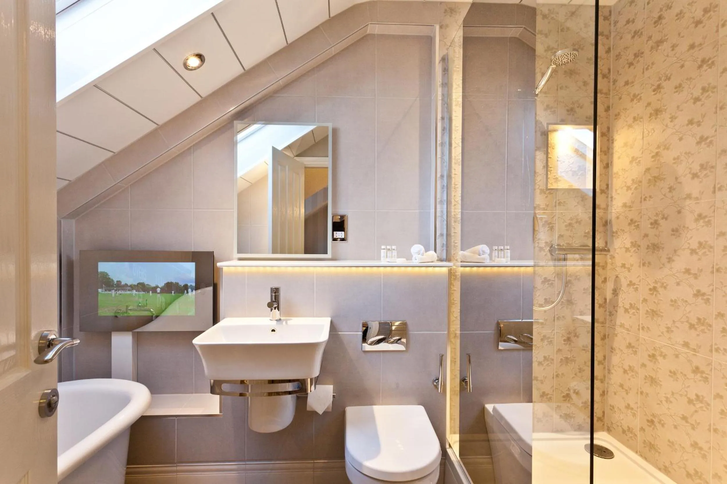 Bathroom in Windermere Hillthwaite Hotel
