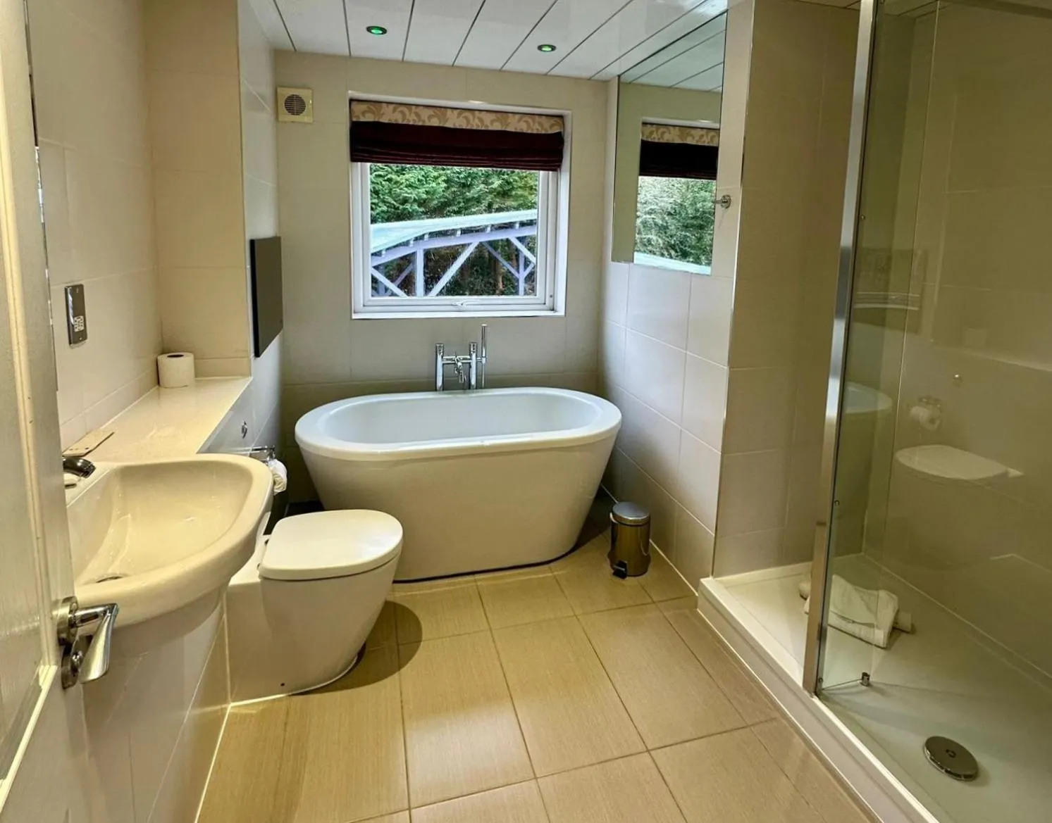 Shower in Windermere Hillthwaite Hotel