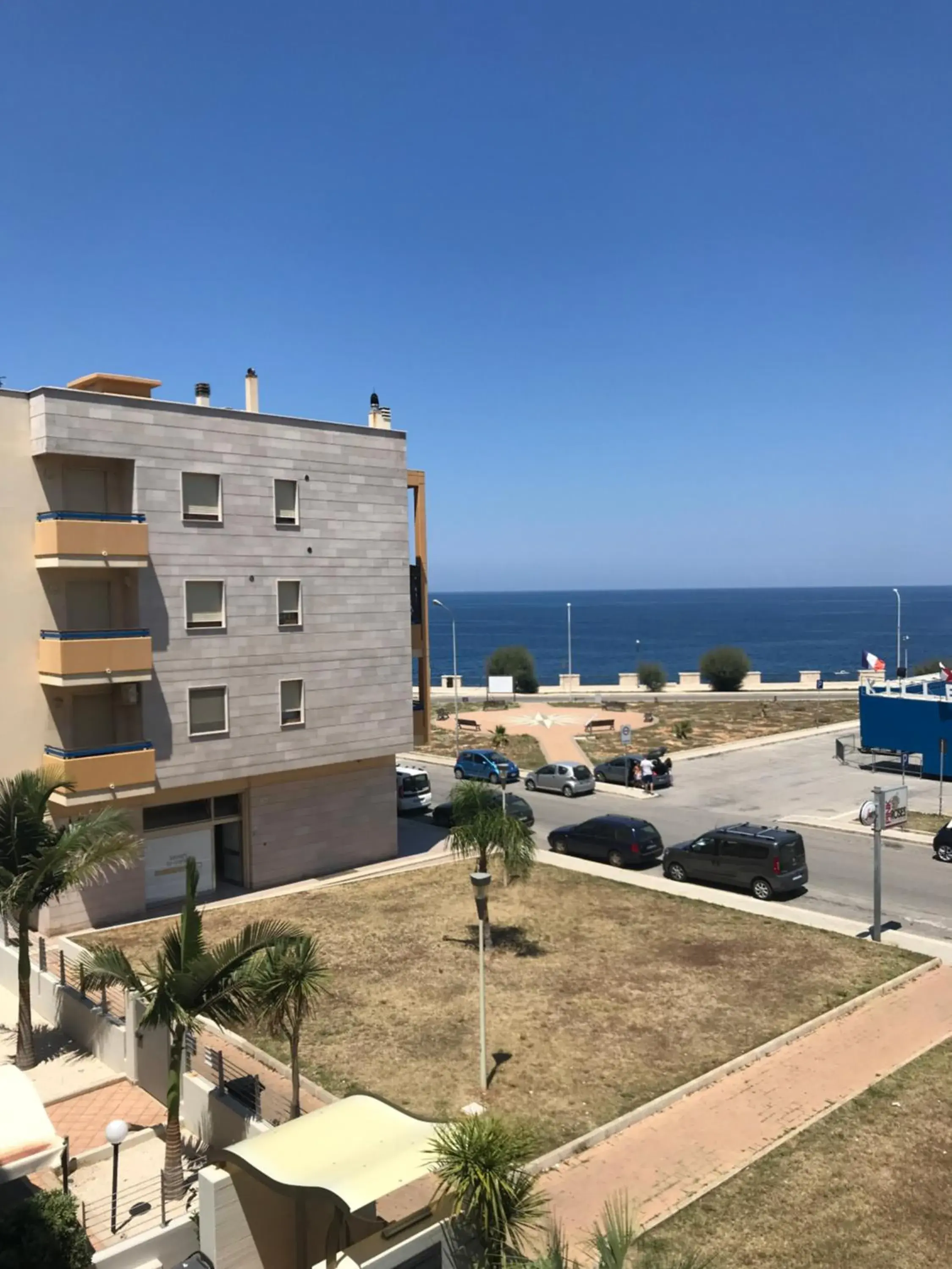 Lo scoglio Lo scoglio