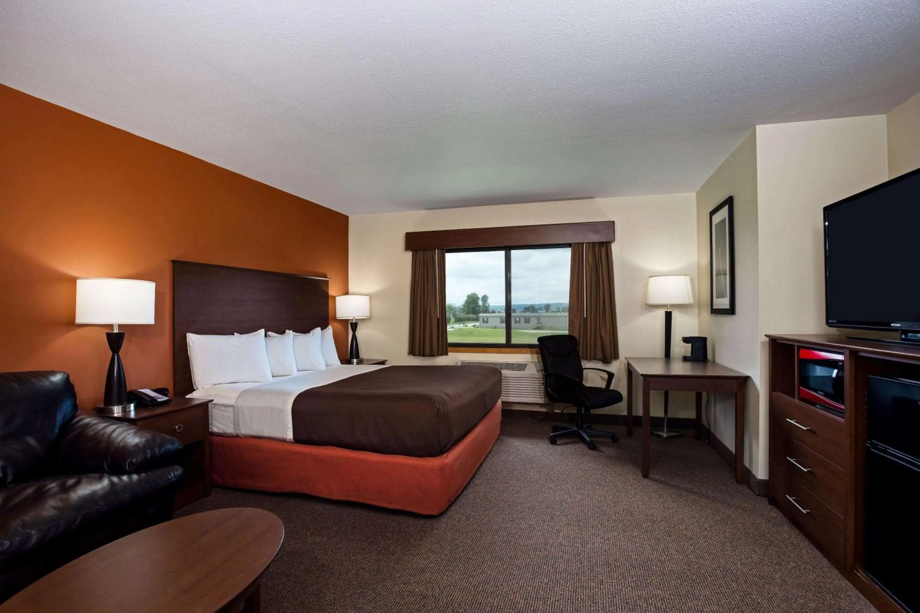 Photo of the whole room, Bed in AmericInn by Wyndham Tomah