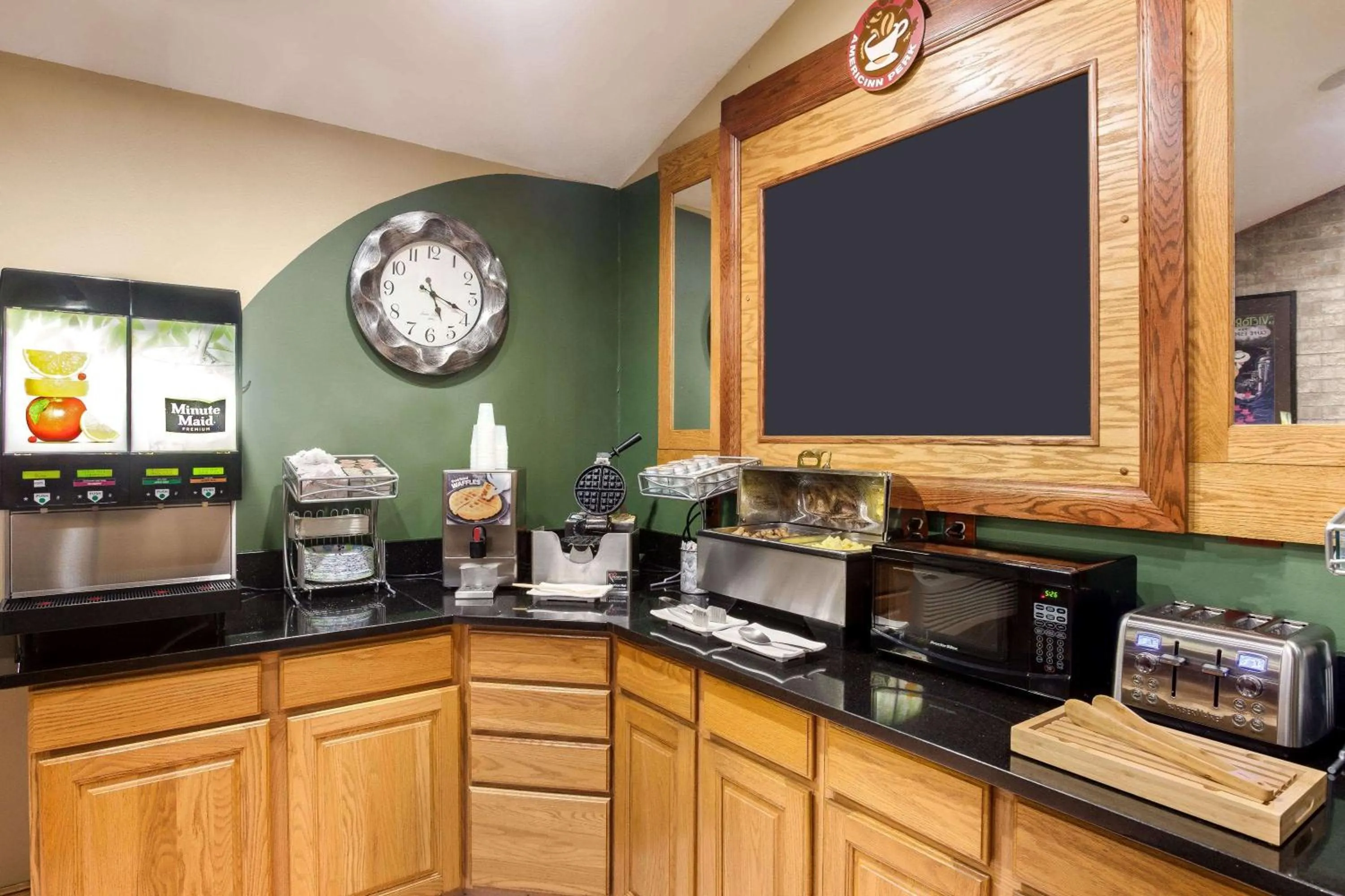 Restaurant/places to eat in AmericInn by Wyndham Tomah