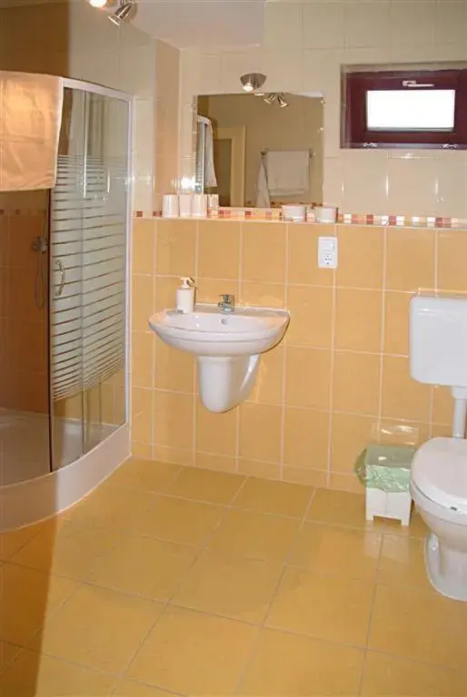 Double or Twin Room - single occupancy in Decsi Vendégház Double or Twin Room - single occupancy in Decsi Vendégház