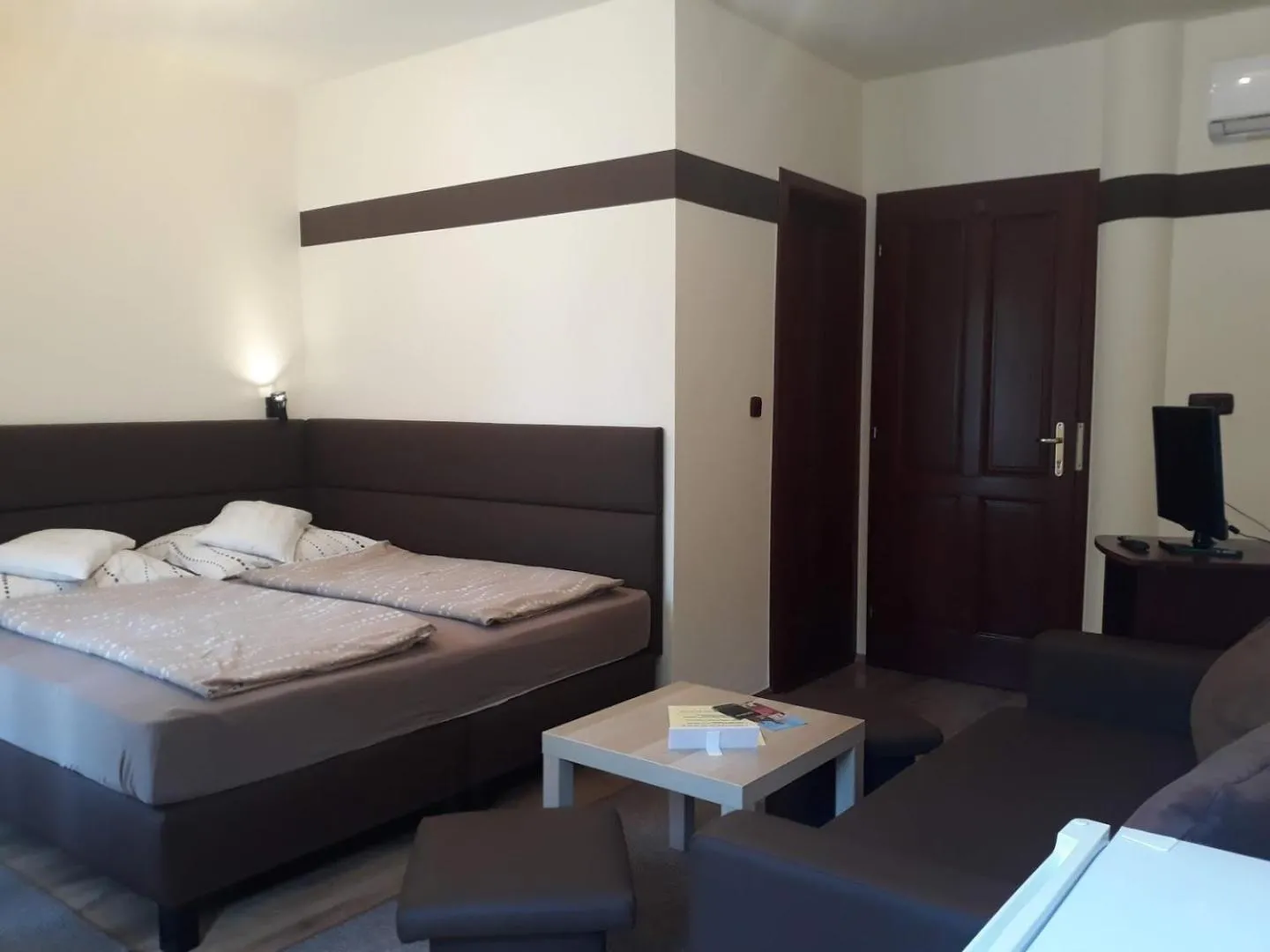 Bed in Decsi Vendégház