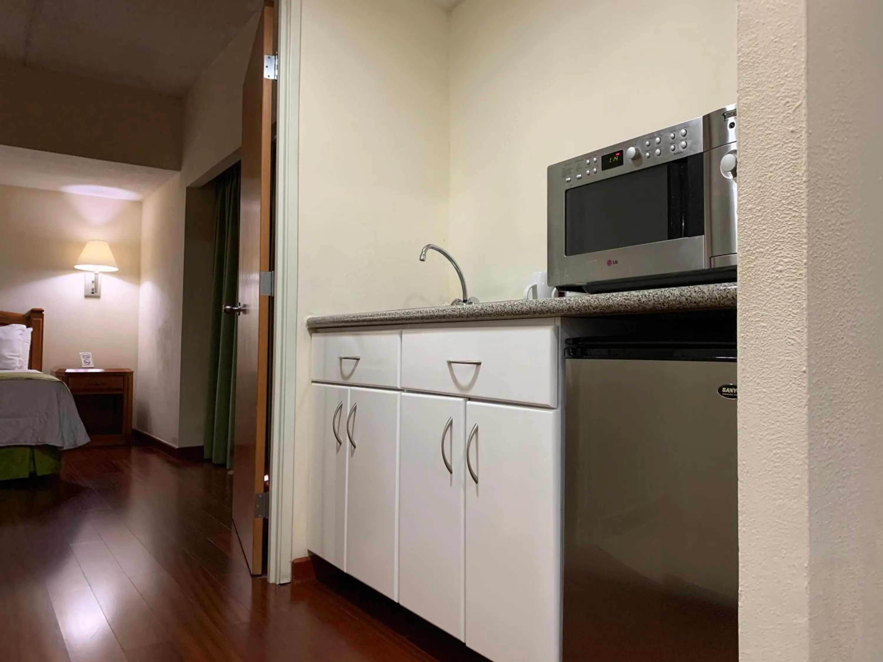 Kitchen or kitchenette in Hotel Villa Florida Puebla