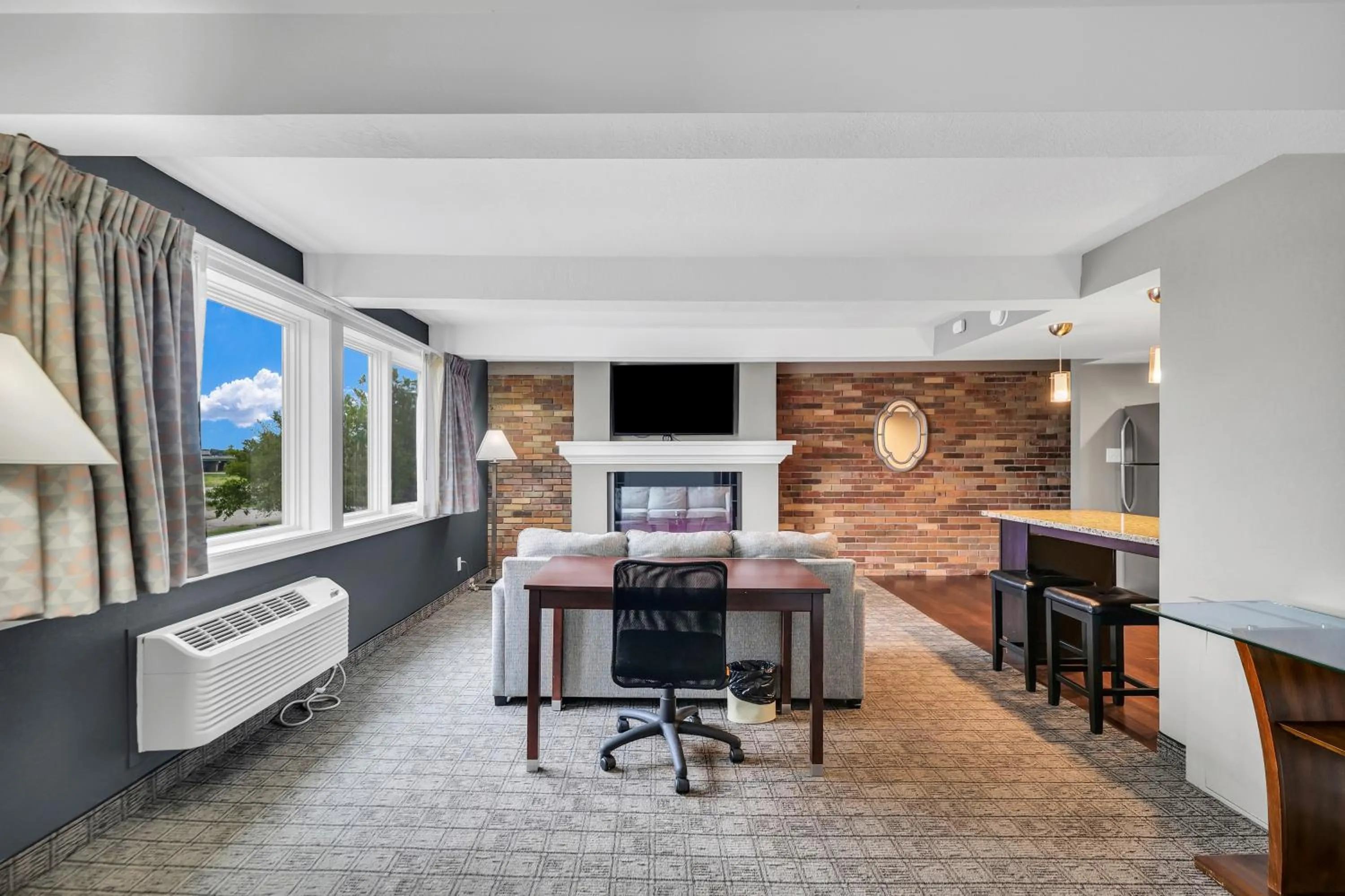 Area and facilities in Eastlake Suites Hotel & Conference Center By OYO Urbana