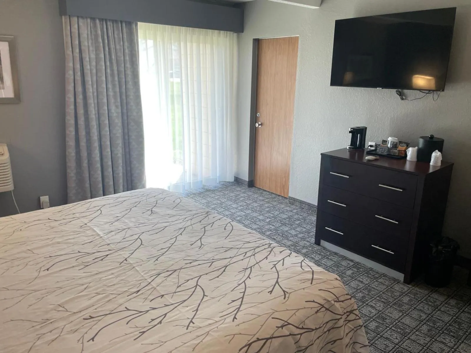 Bedroom, Bed in Eastlake Suites Hotel & Conference Center By OYO Urbana