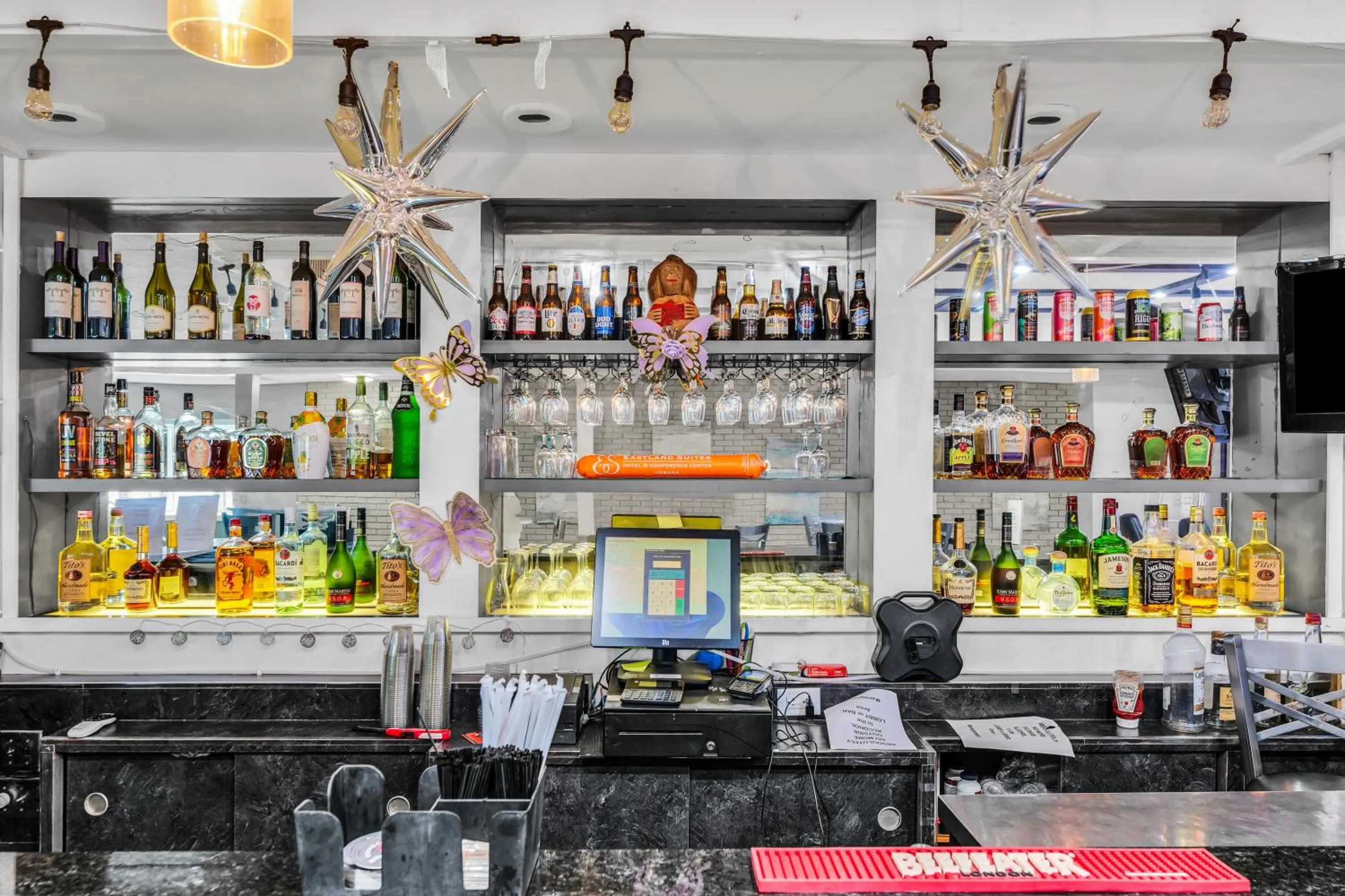 Lounge or bar in Eastlake Suites Hotel & Conference Center By OYO Urbana