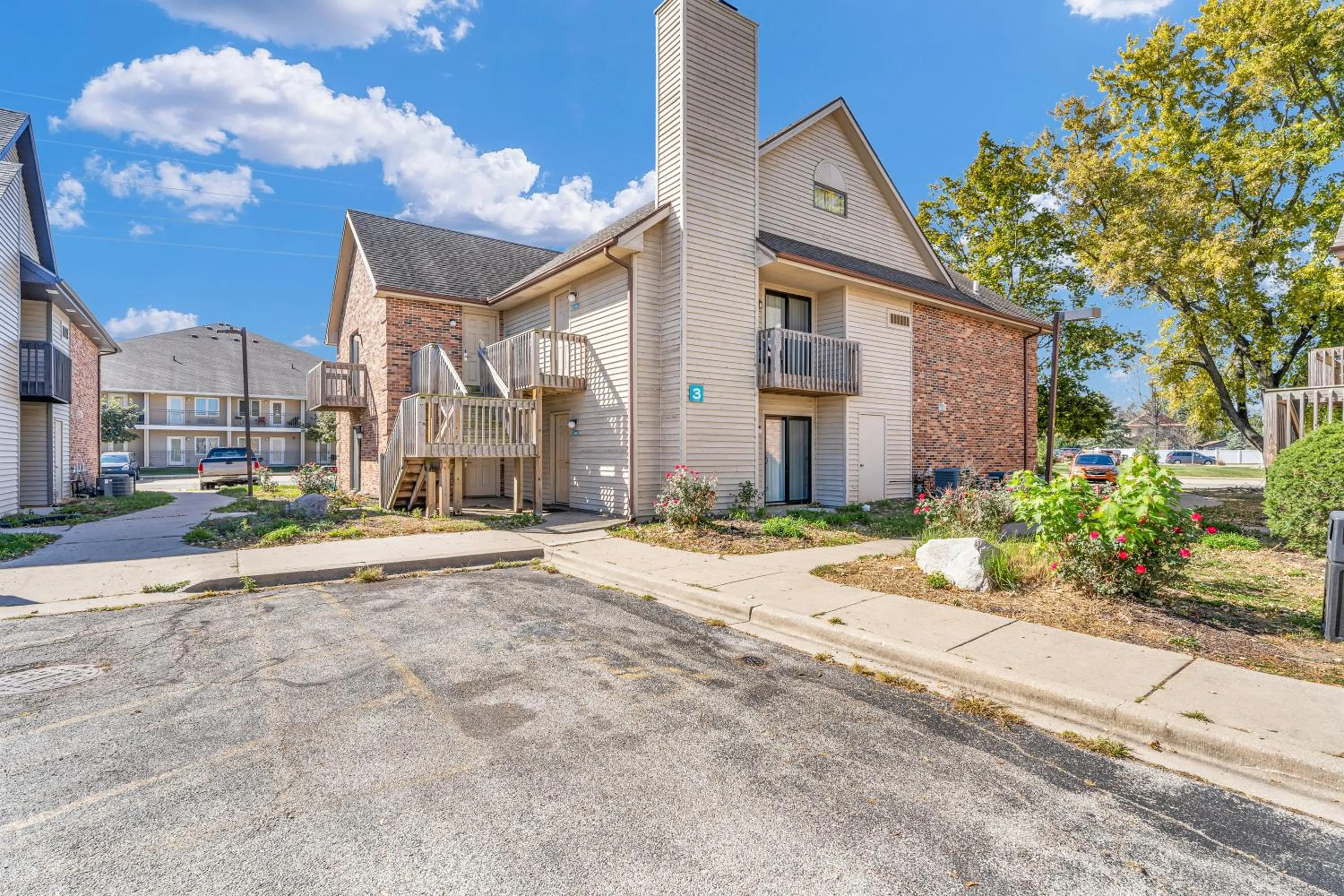 Facade/entrance in Eastlake Suites Hotel & Conference Center By OYO Urbana