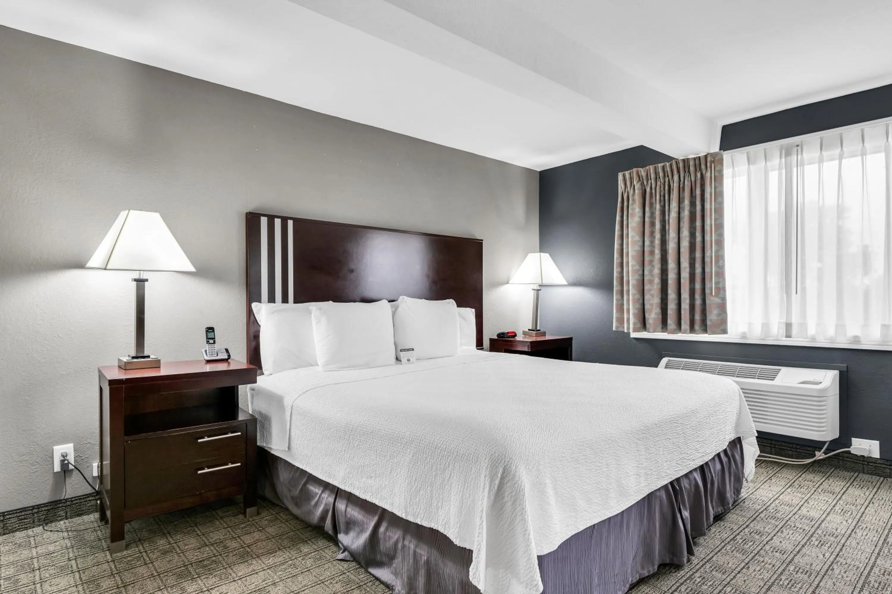 Bedroom, Bed in Eastlake Suites Hotel & Conference Center By OYO Urbana