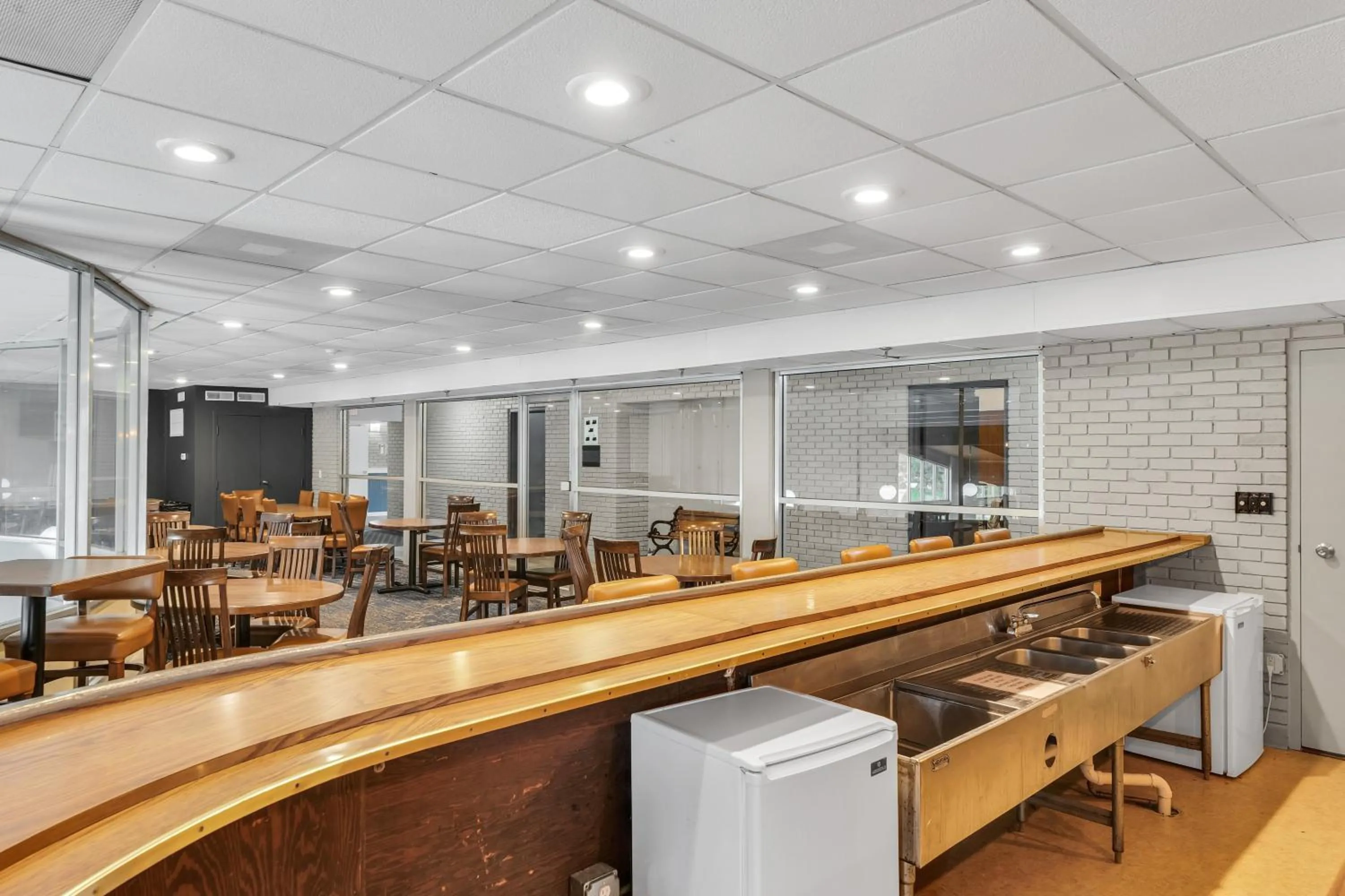 Restaurant/places to eat in Eastlake Suites Hotel & Conference Center By OYO Urbana