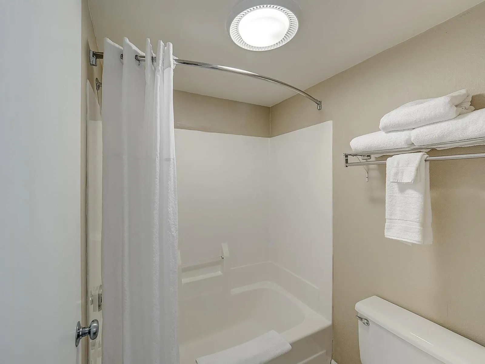 Bathroom in Eastlake Suites Hotel & Conference Center By OYO Urbana