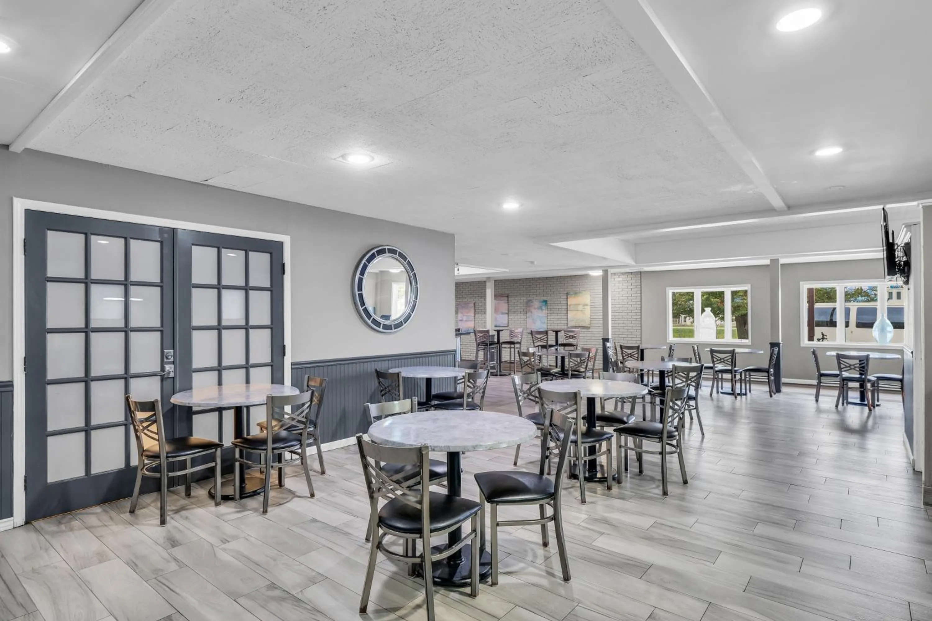 Restaurant/places to eat in Eastlake Suites Hotel & Conference Center By OYO Urbana