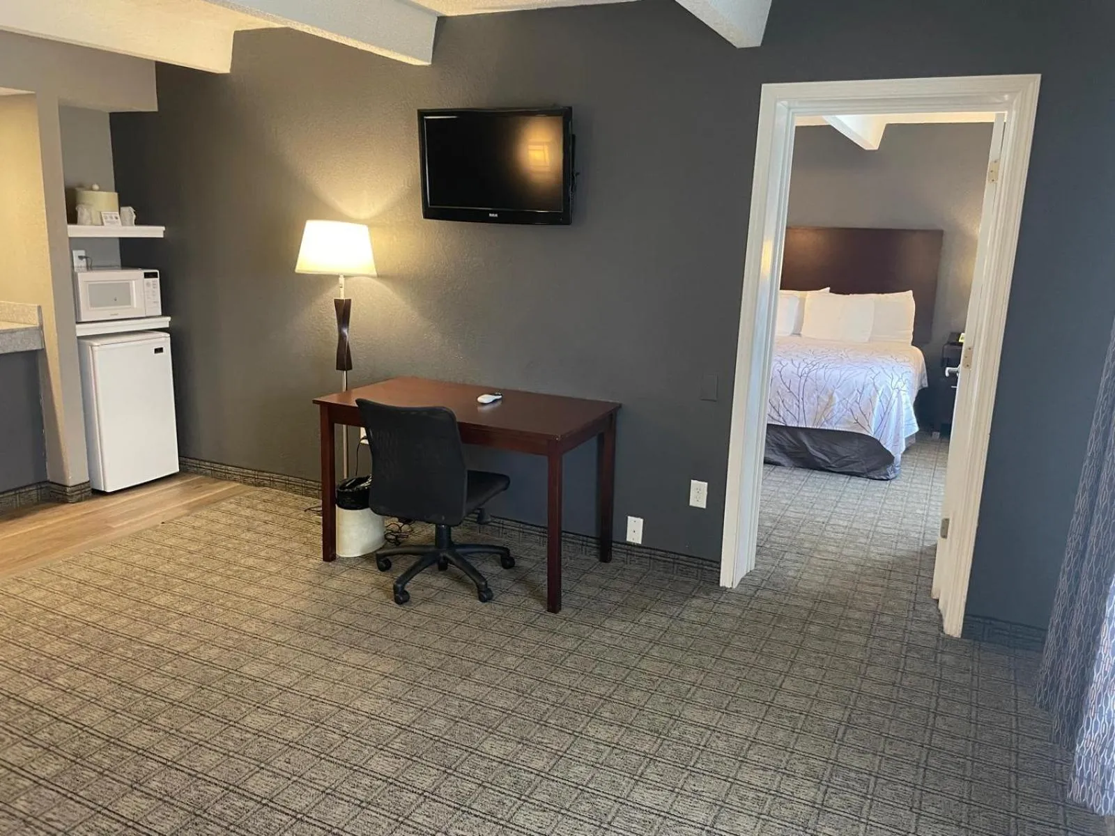 Bedroom, Bed in Eastlake Suites Hotel & Conference Center By OYO Urbana