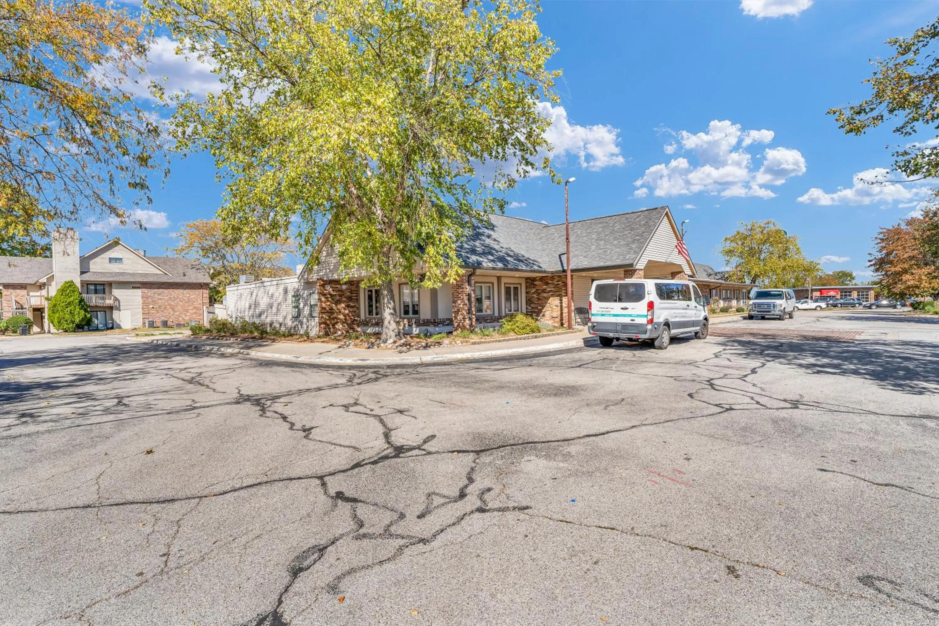 Parking in Eastlake Suites Hotel & Conference Center By OYO Urbana