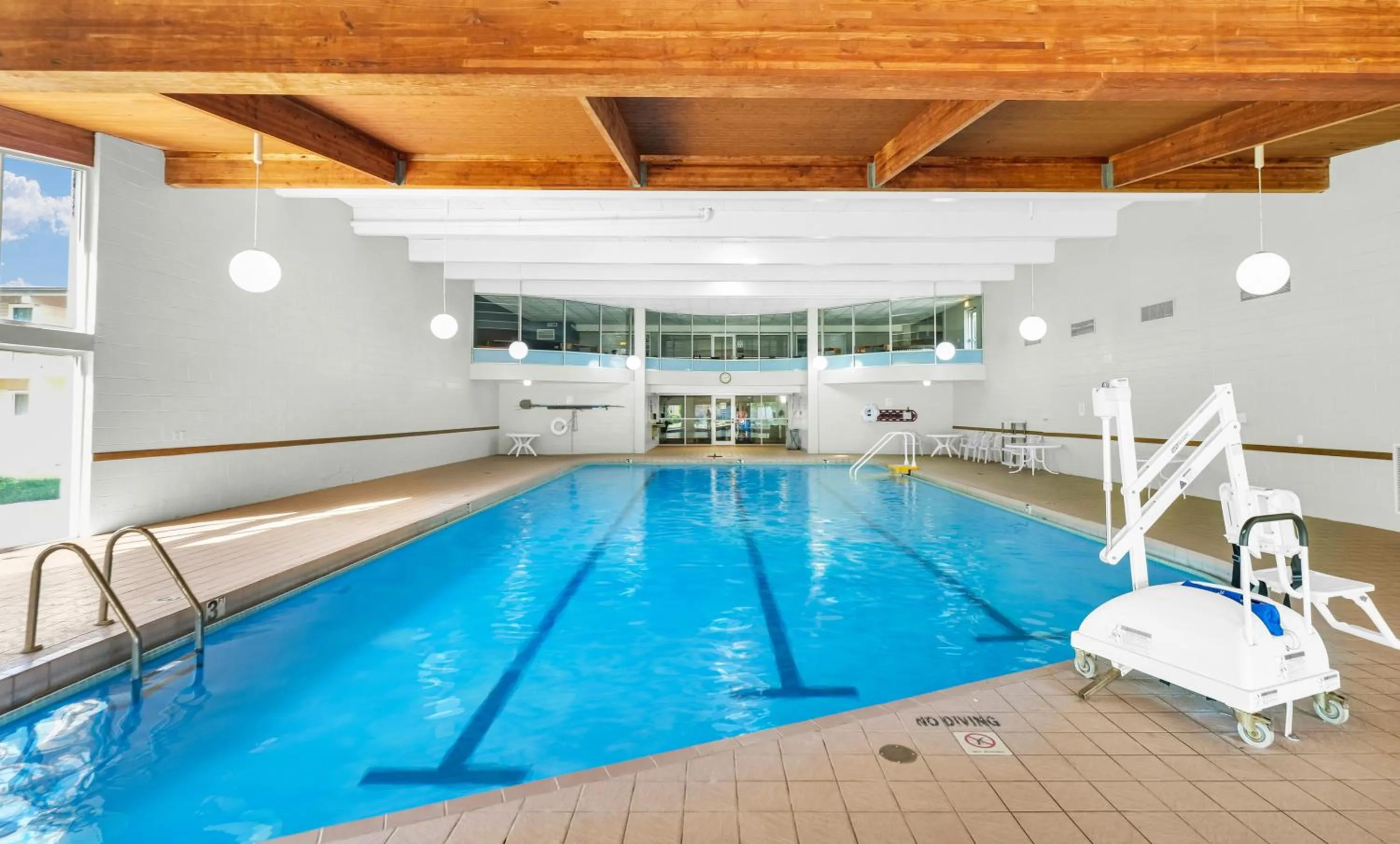 Swimming pool in Eastlake Suites Hotel & Conference Center By OYO Urbana