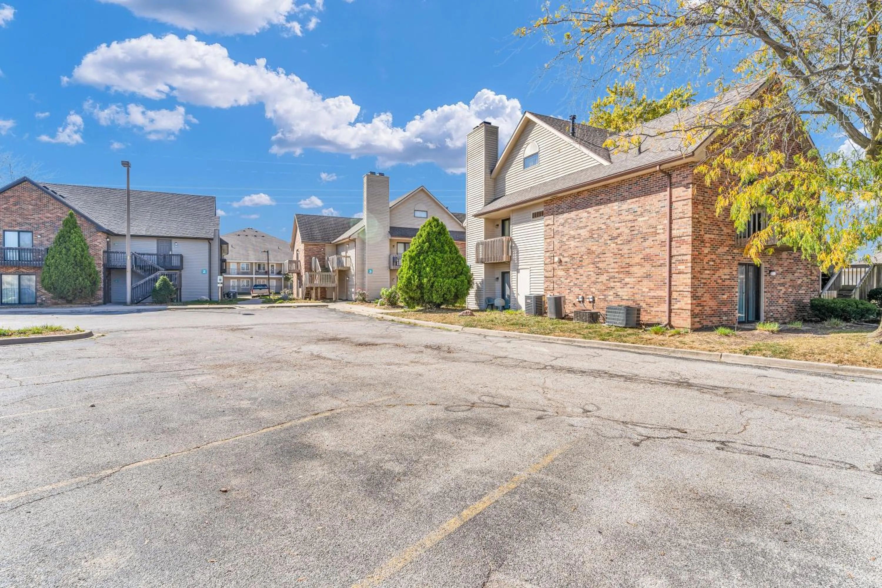 Property building in Eastlake Suites Hotel & Conference Center By OYO Urbana