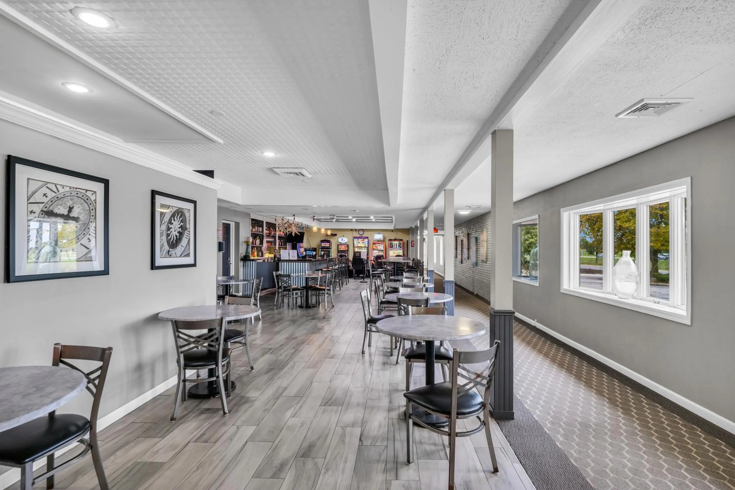 Restaurant/places to eat in Eastlake Suites Hotel & Conference Center By OYO Urbana