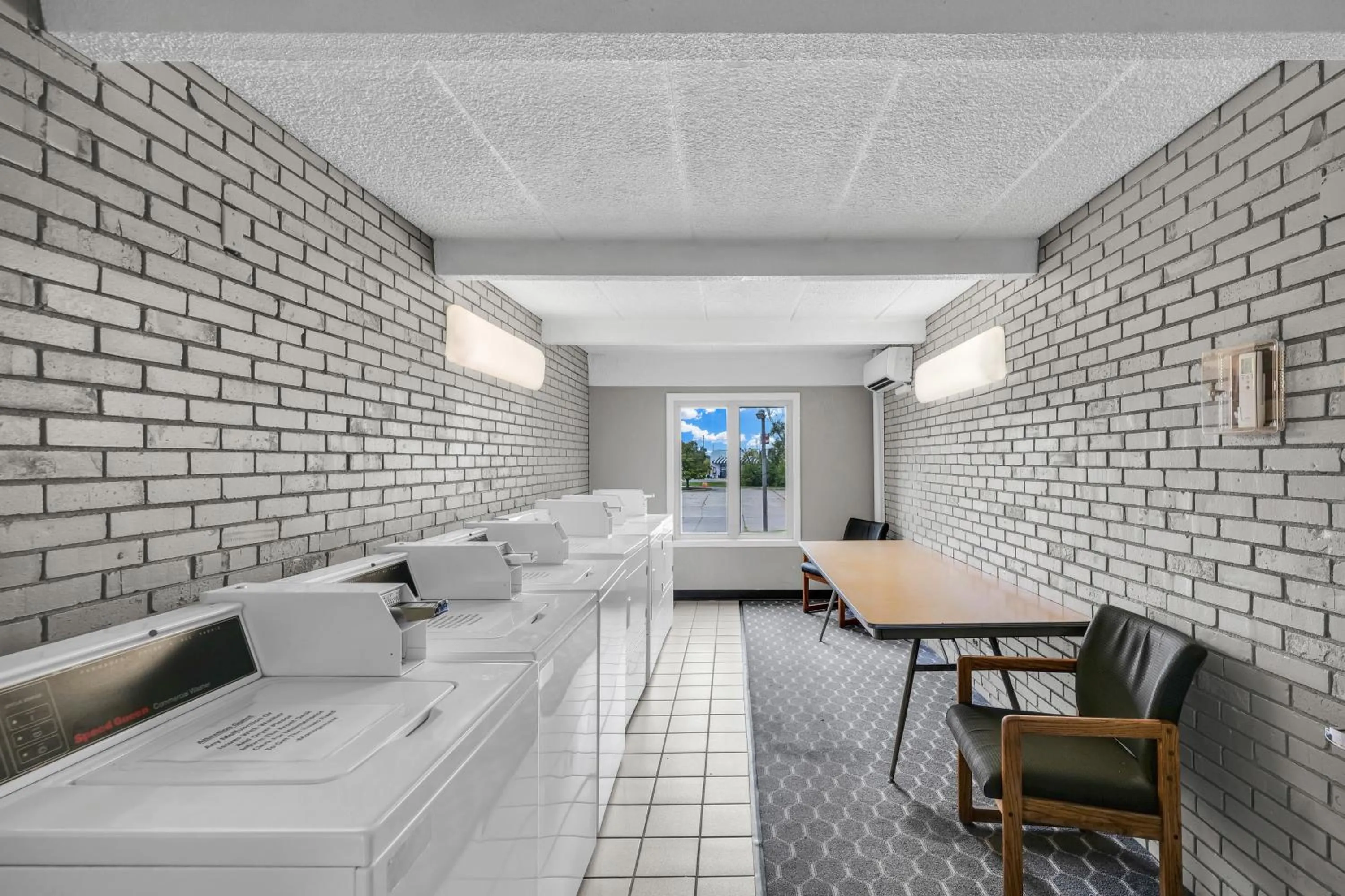 Area and facilities in Eastlake Suites Hotel & Conference Center By OYO Urbana