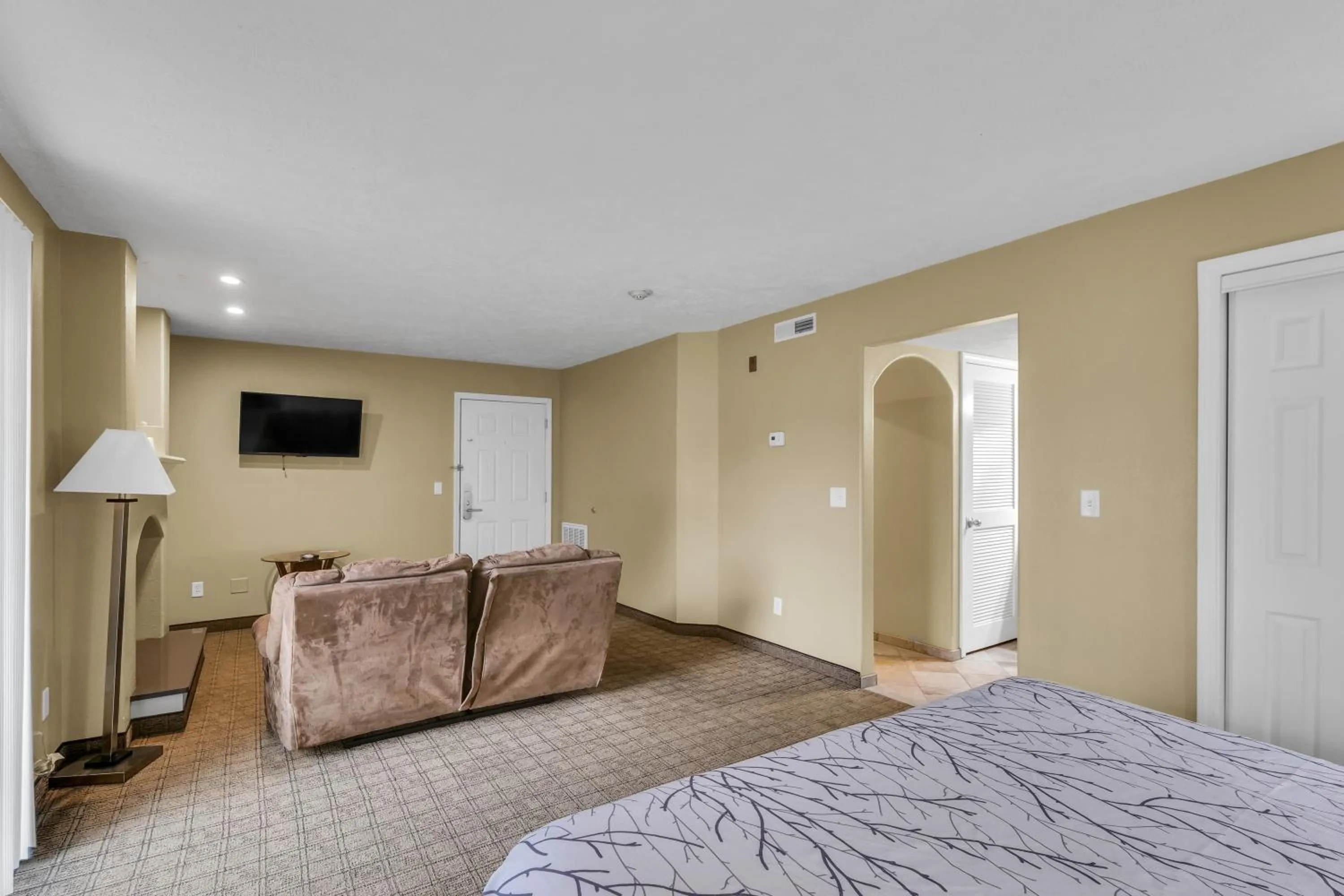 Bedroom, Bed in Eastlake Suites Hotel & Conference Center By OYO Urbana