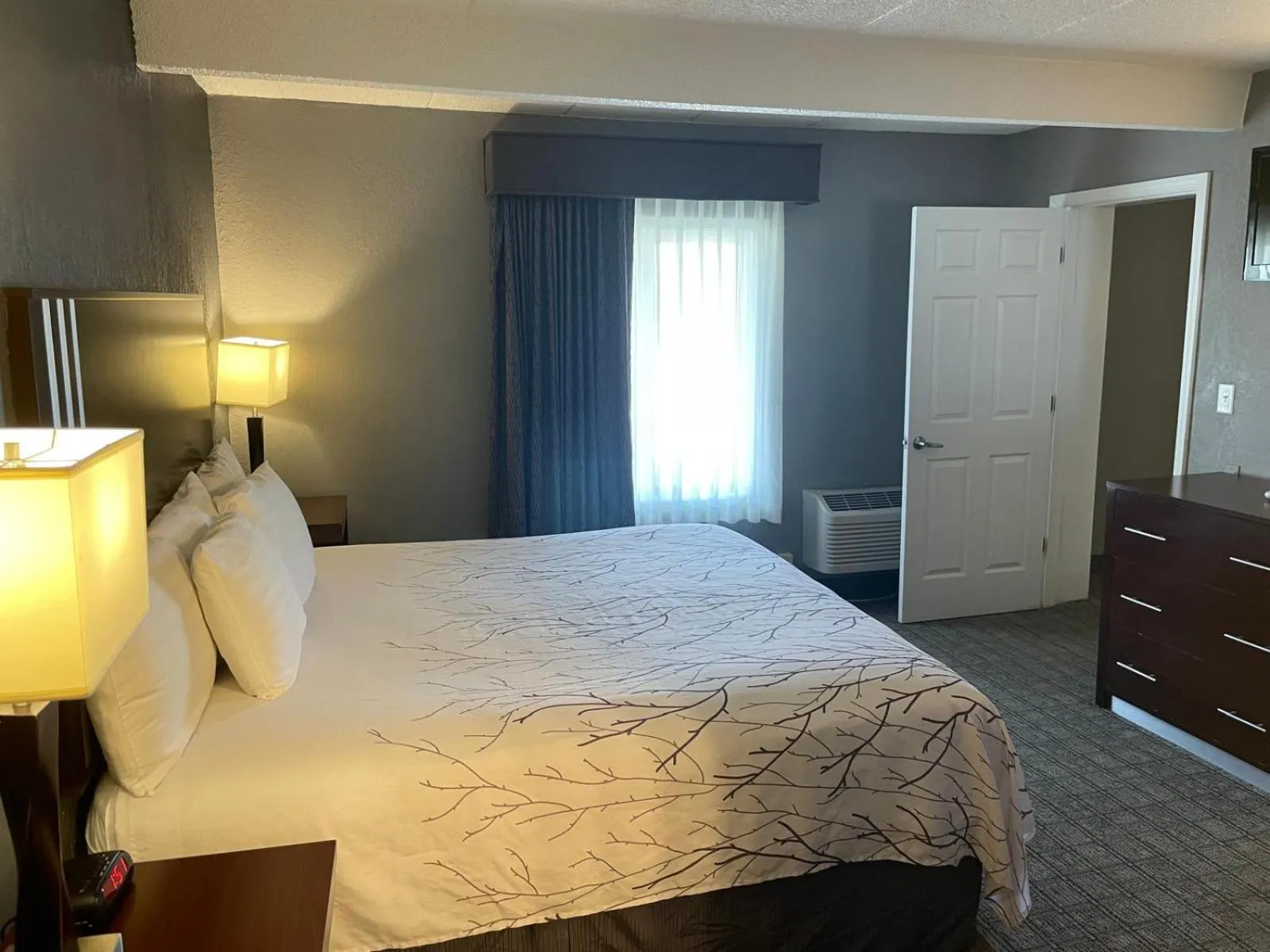 Bedroom, Bed in Eastlake Suites Hotel & Conference Center By OYO Urbana