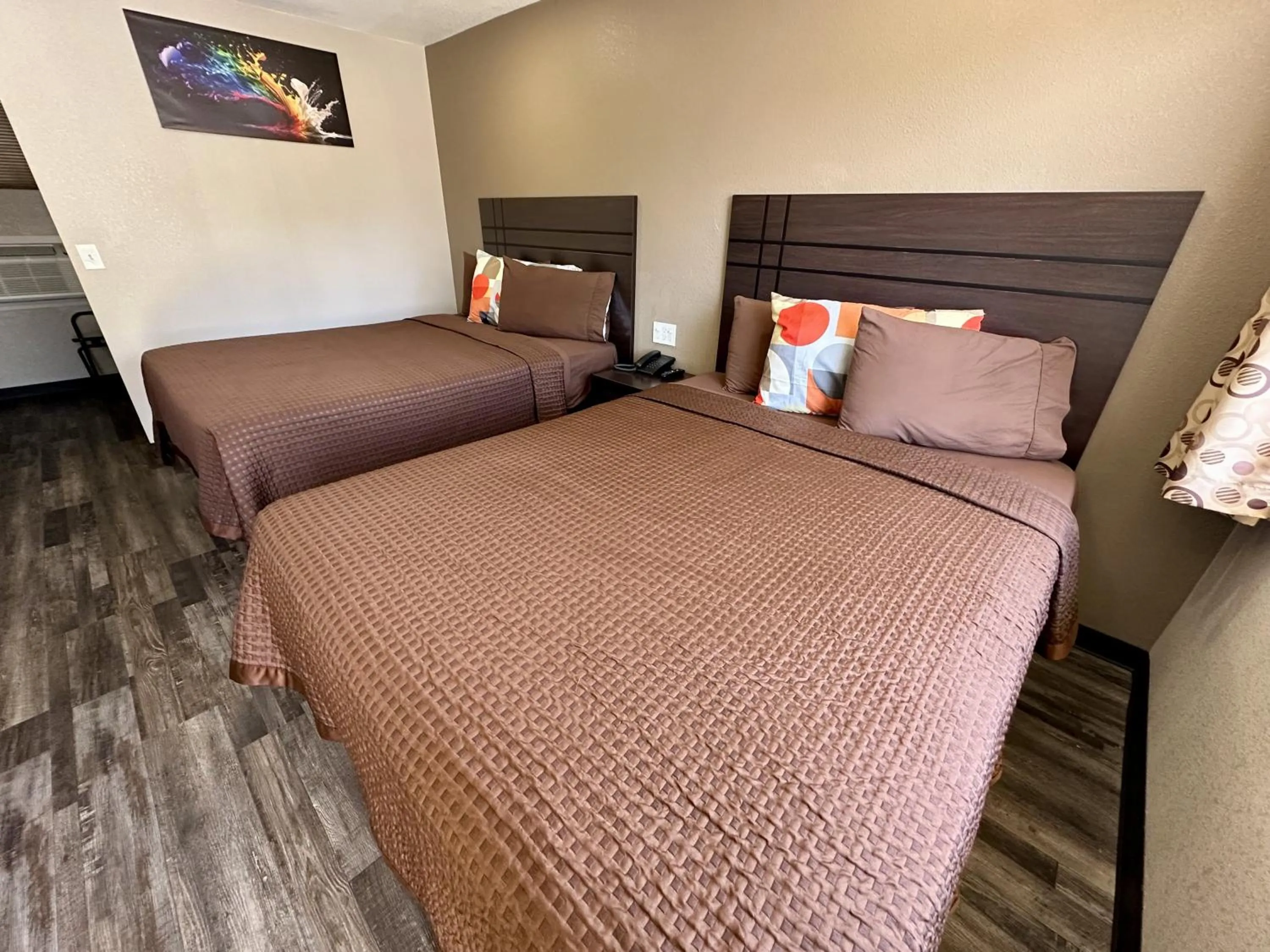 Bedroom, Bed in West Inn NAU - Downtown Flagstaff