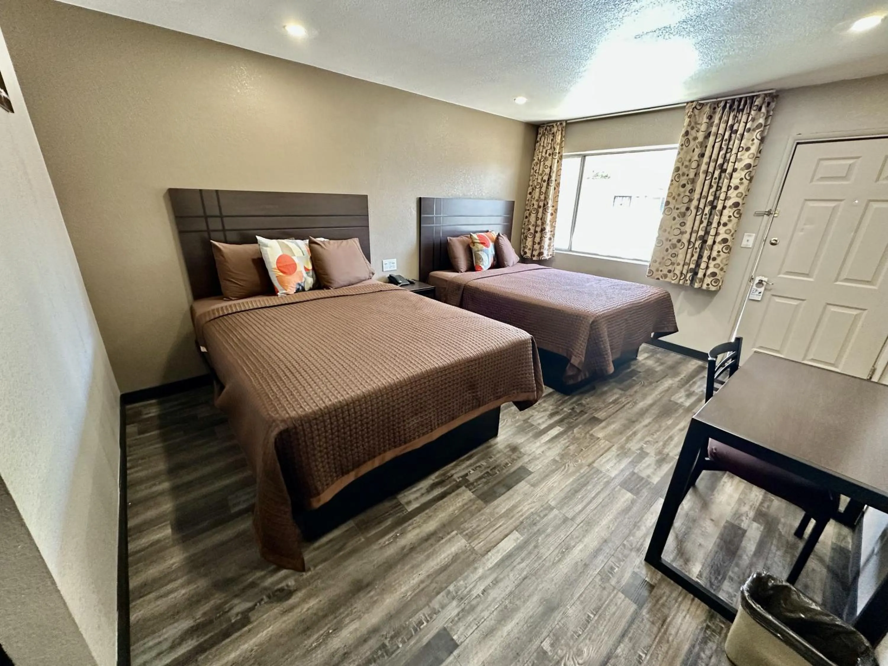 Bedroom, Bed in West Inn NAU - Downtown Flagstaff