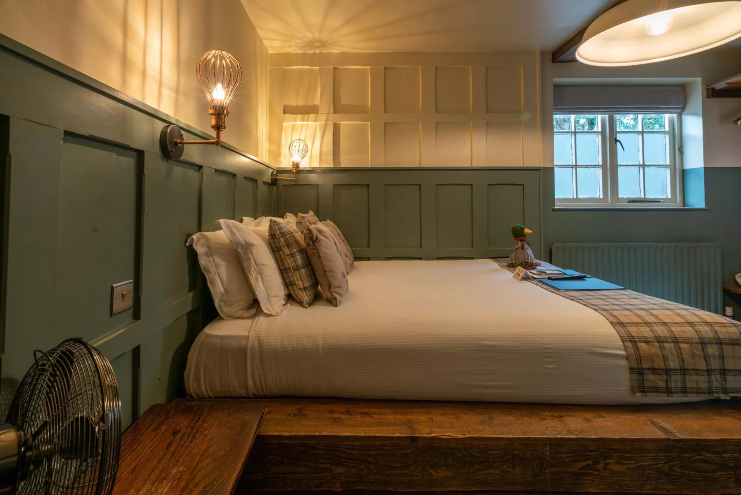 Photo of the whole room, Bed in Bourne Valley Inn